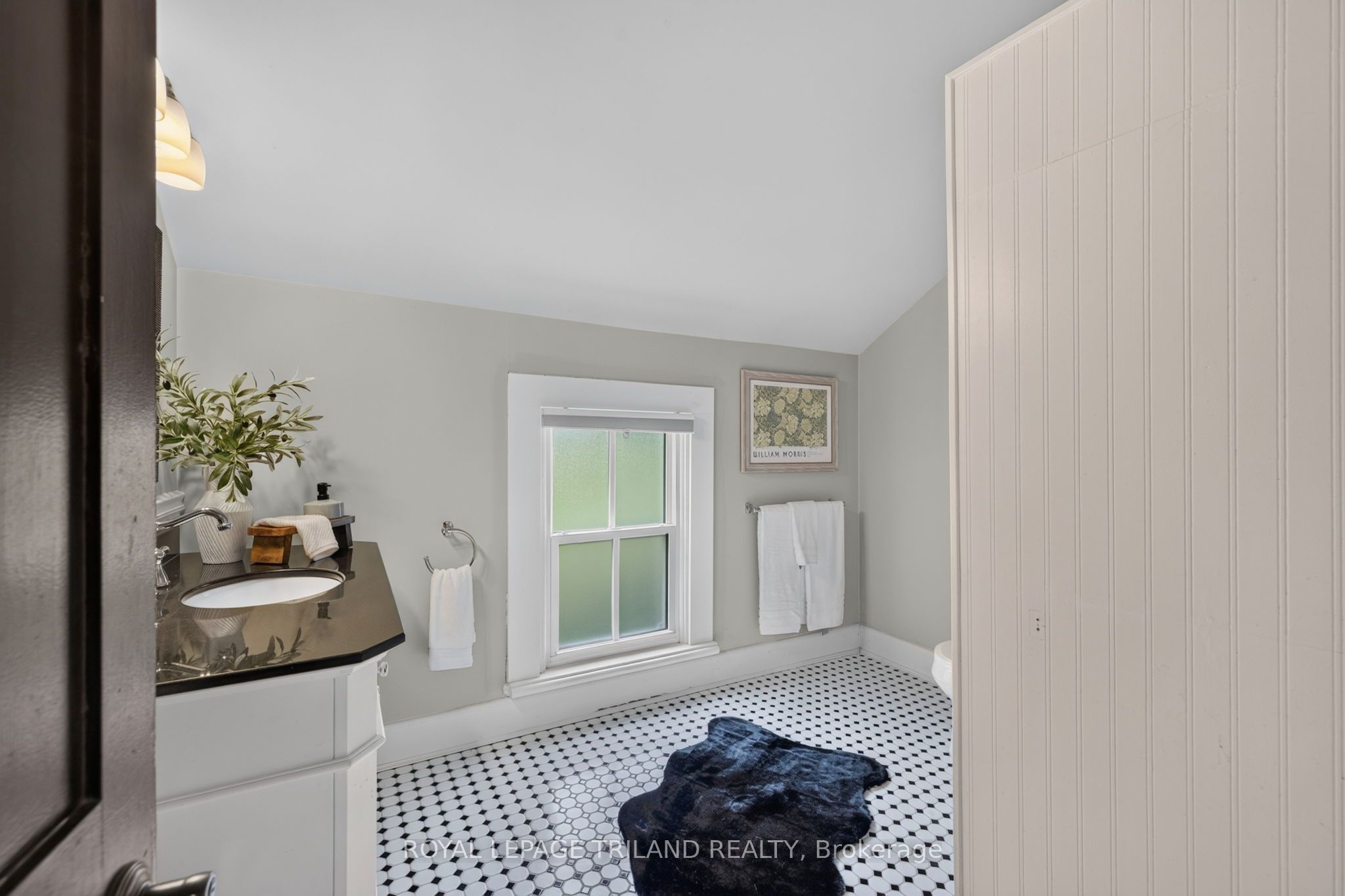 64 South Street W Property Photo 31