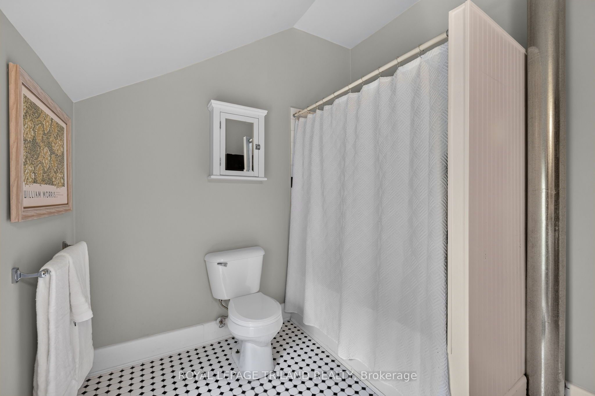 64 South Street W Property Photo 32