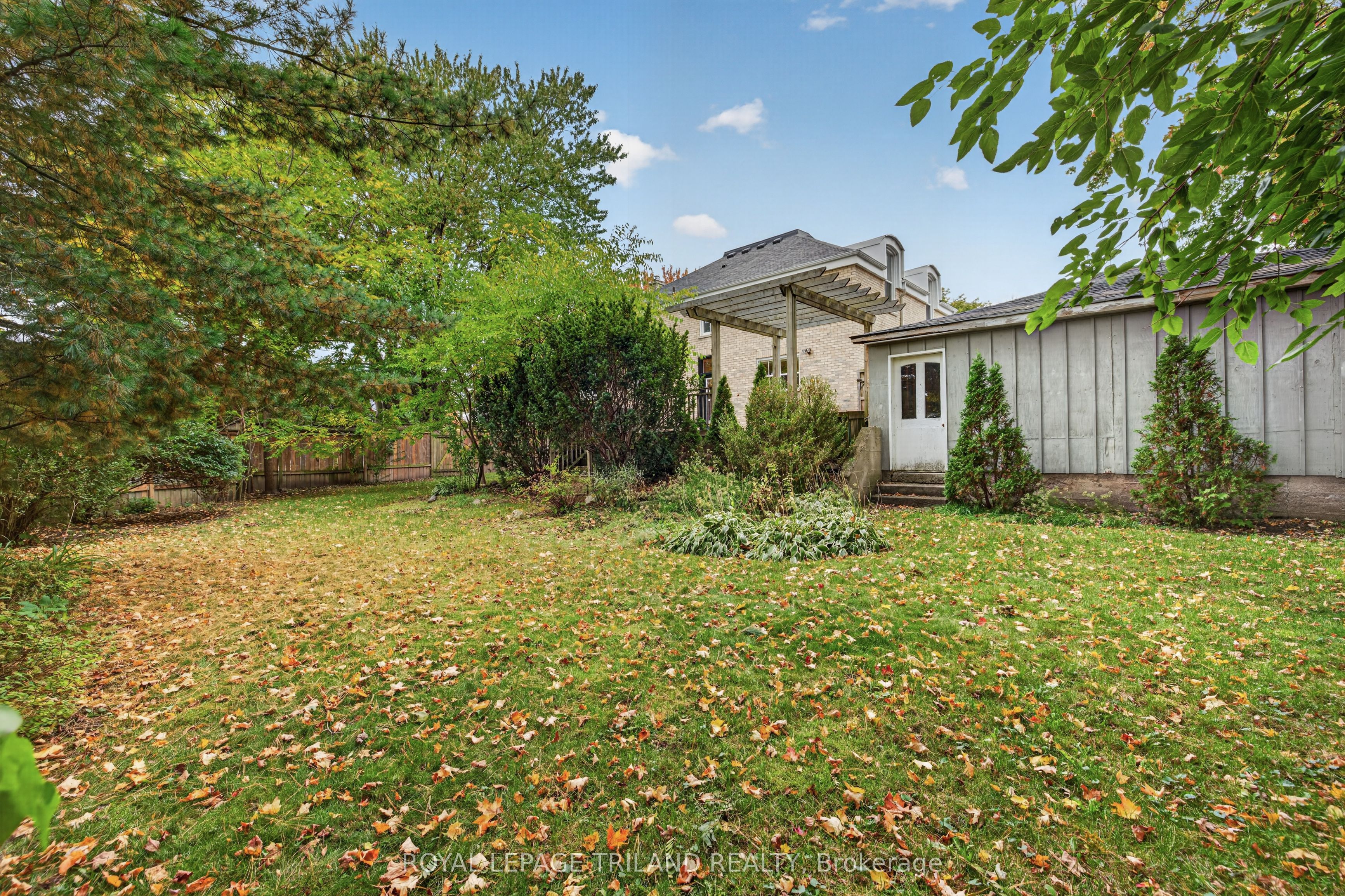 64 South Street W Property Photo 37