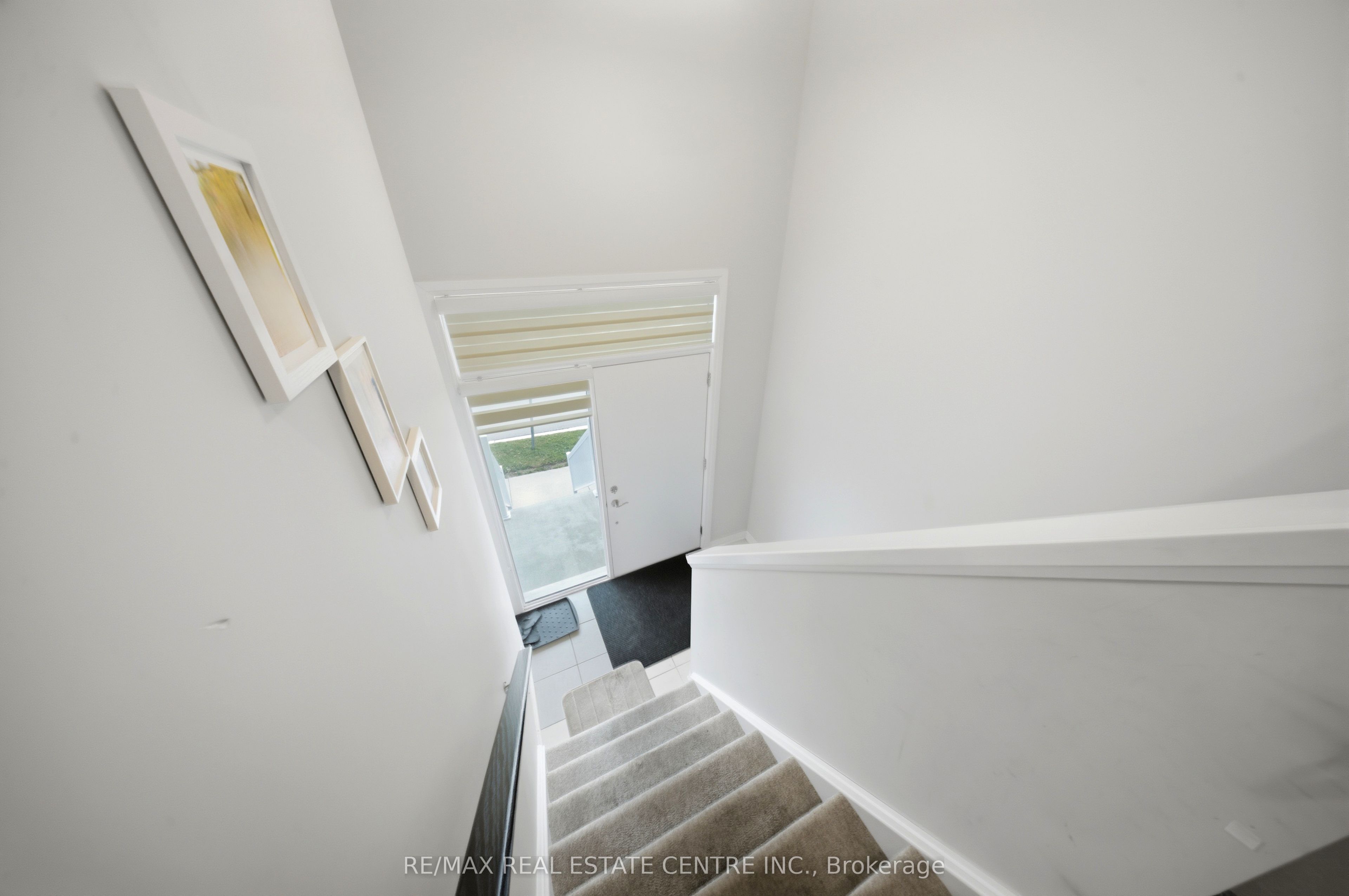 57 Progress Crescent Property Photo 5