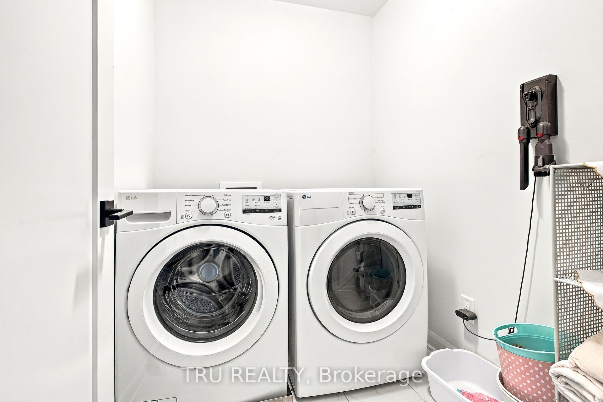 624 Galarneau Way Property Photo 24