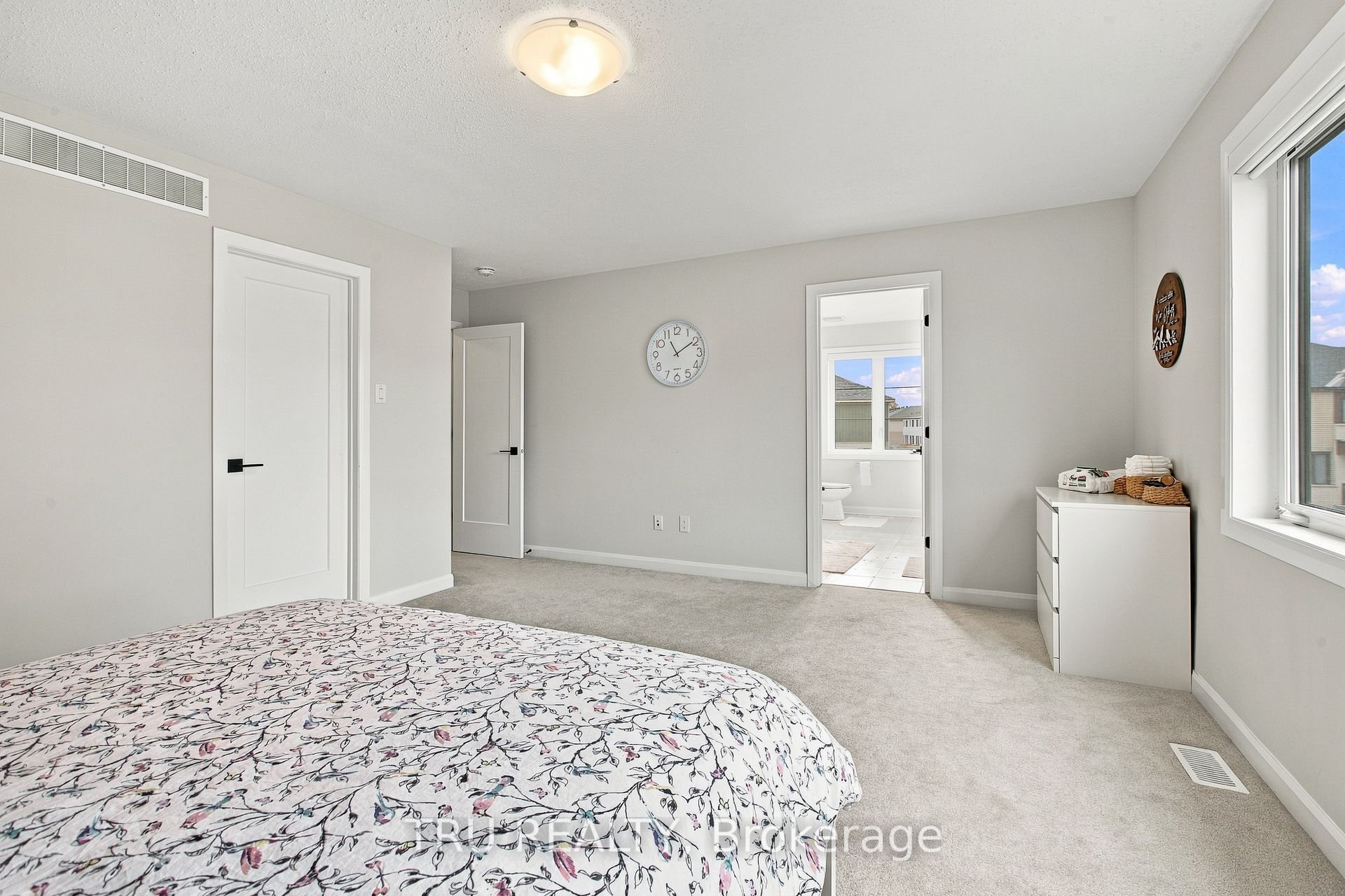 624 Galarneau Way Property Photo 32