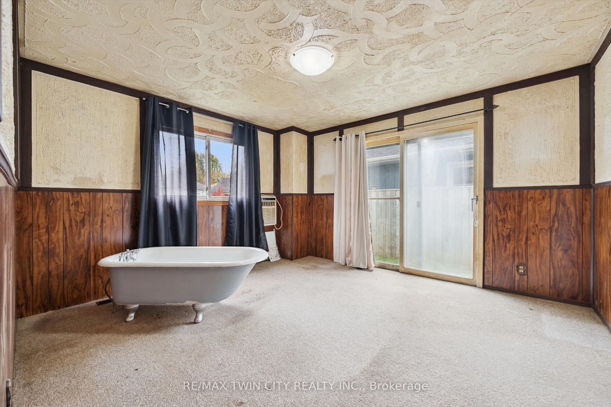 127 Spadina Road E Property Photo 8