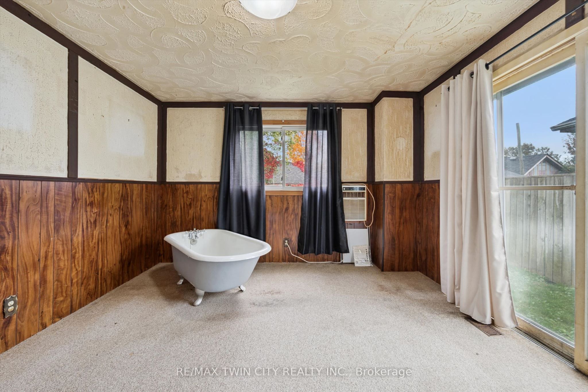 127 Spadina Road E Property Photo 9