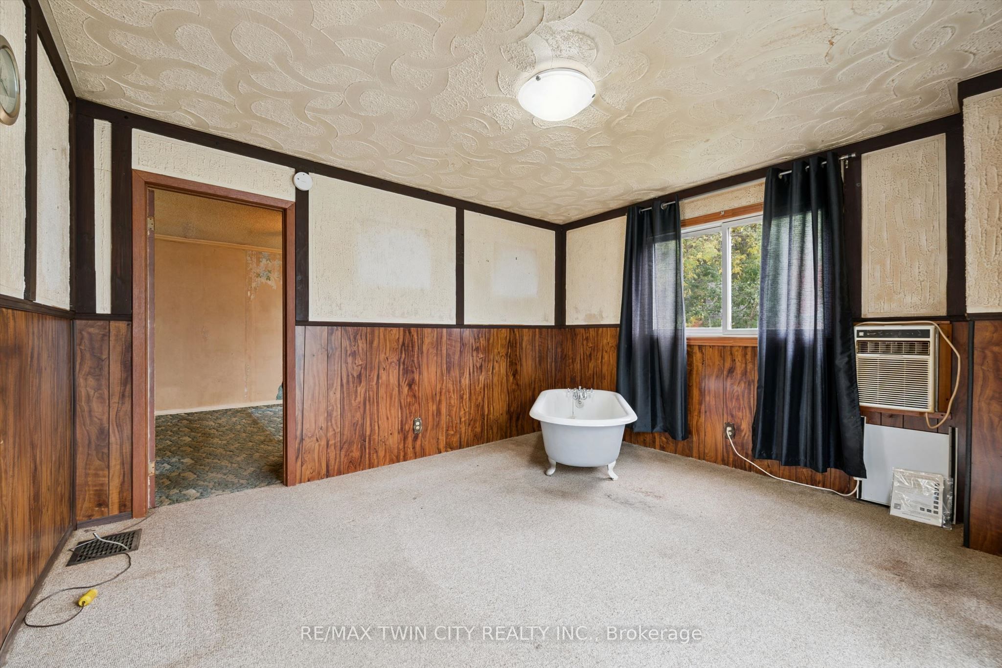 127 Spadina Road E Property Photo 10