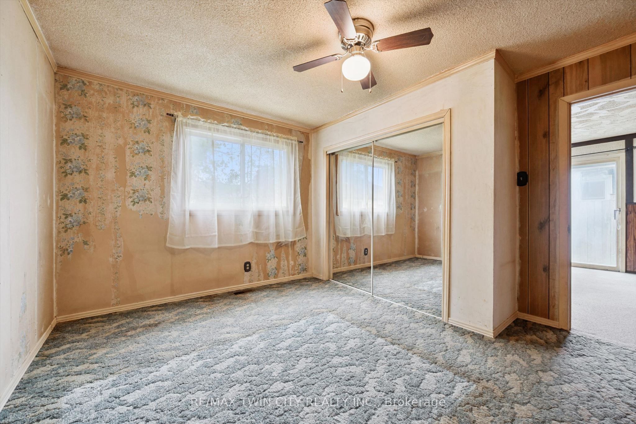 127 Spadina Road E Property Photo 11