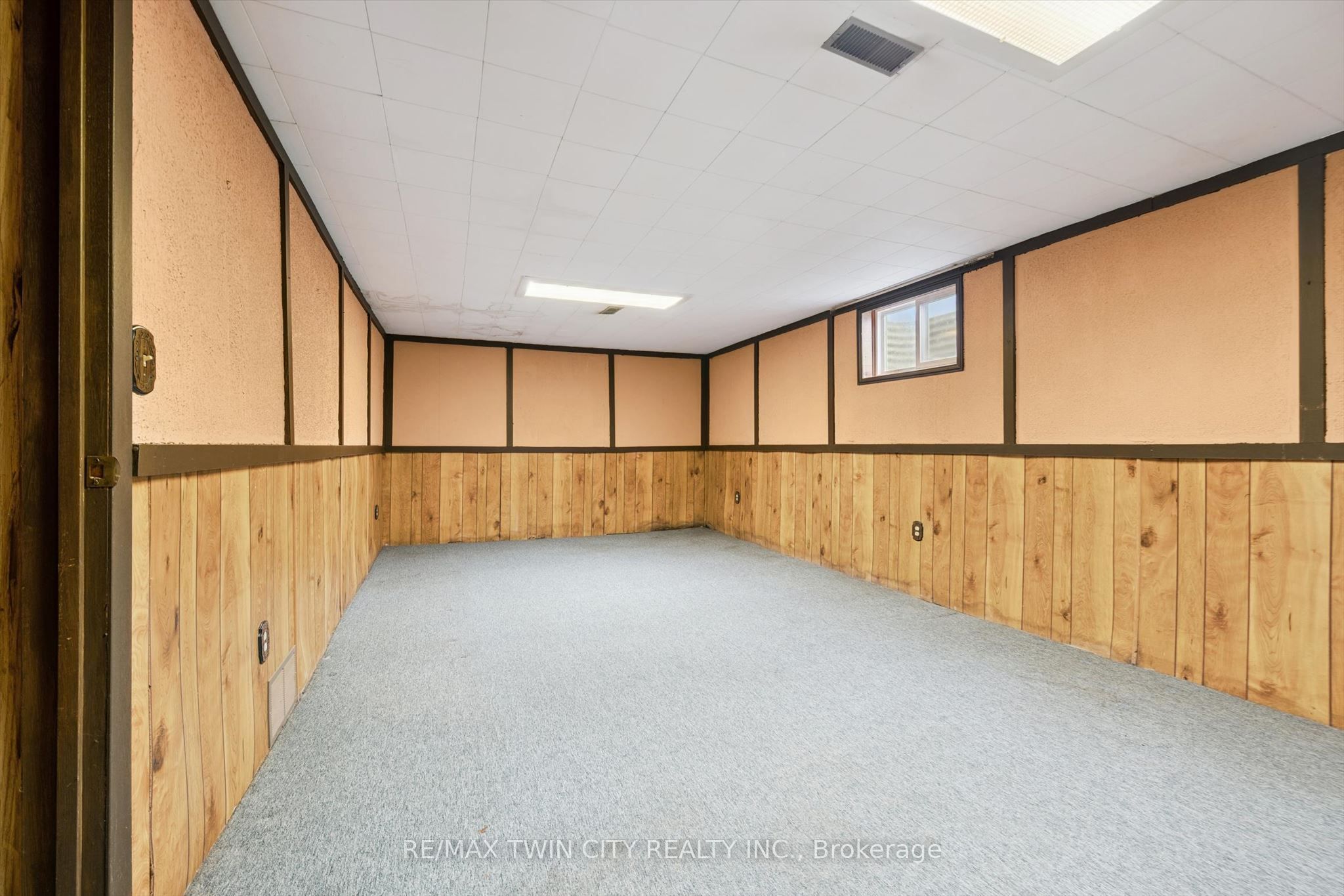 127 Spadina Road E Property Photo 16