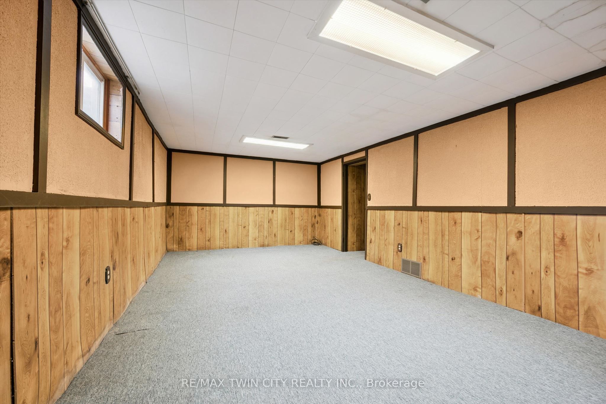 127 Spadina Road E Property Photo 17