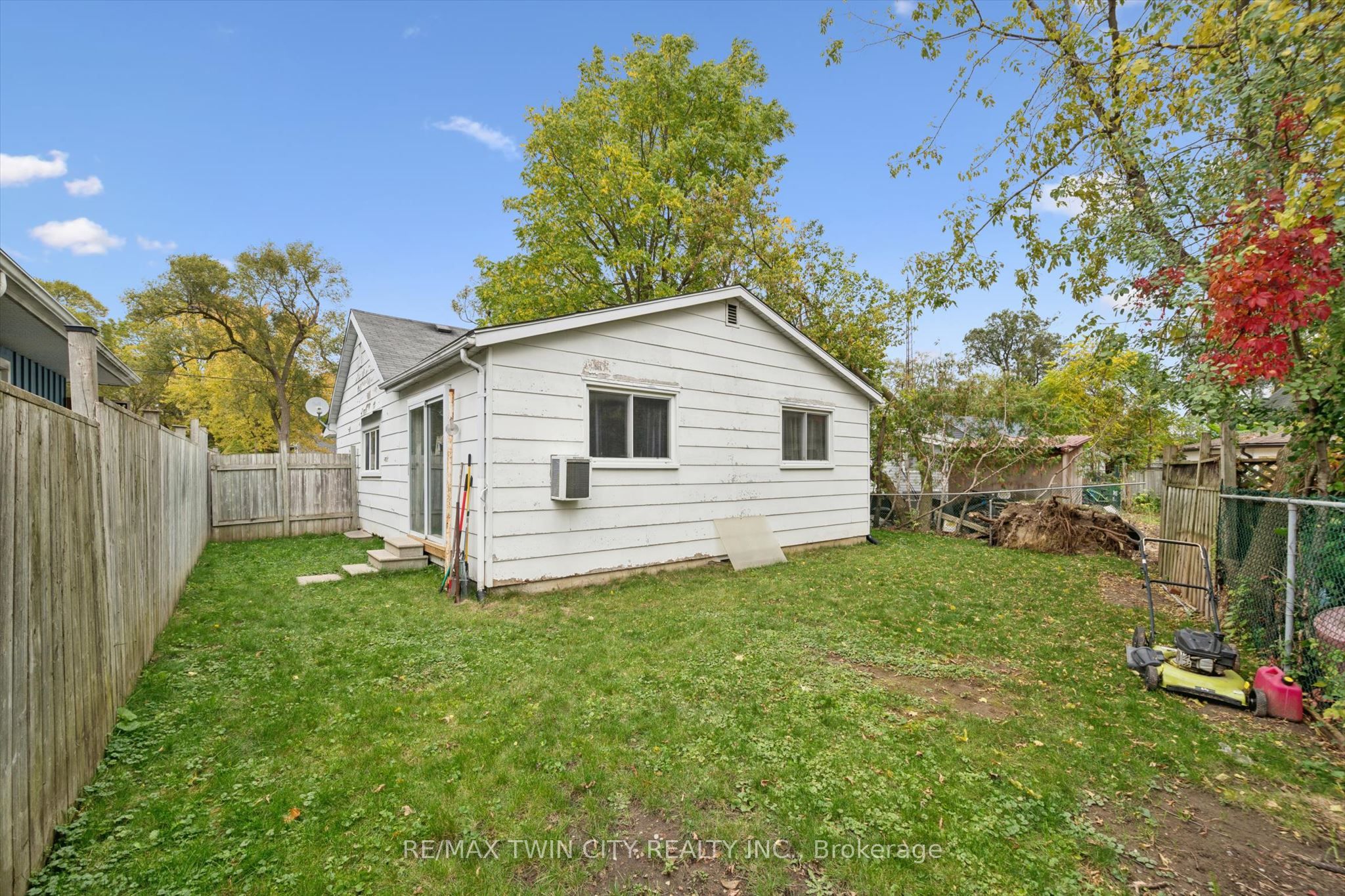 127 Spadina Road E Property Photo 23
