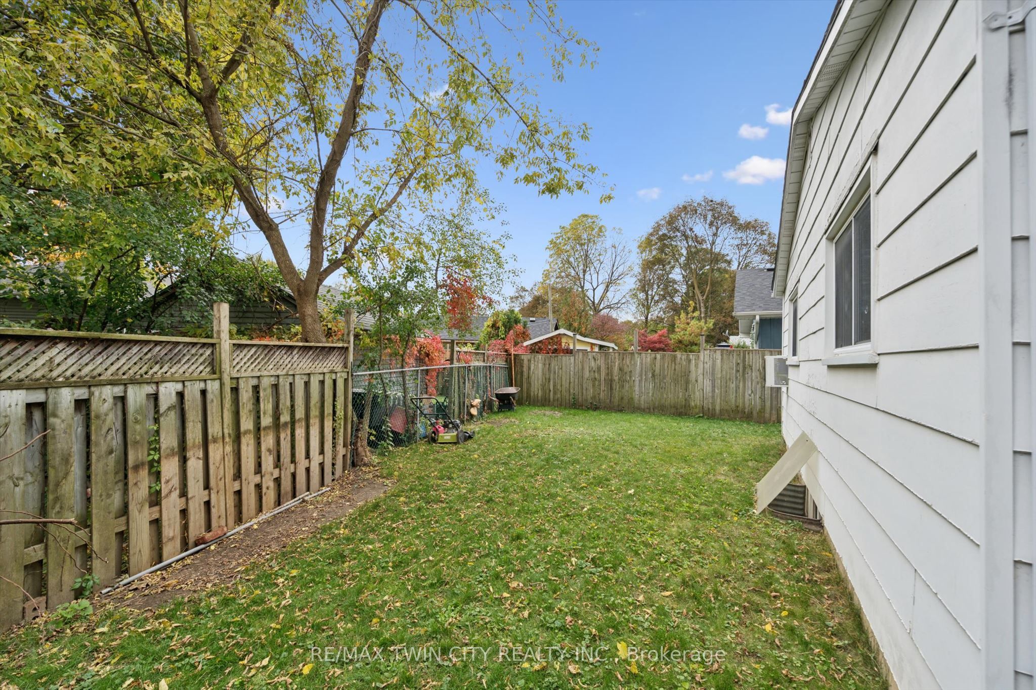 127 Spadina Road E Property Photo 24