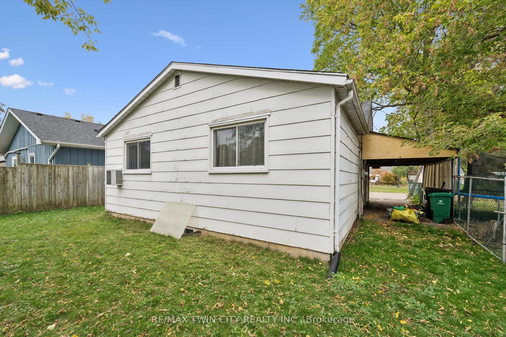 127 Spadina Road E Property Photo 25