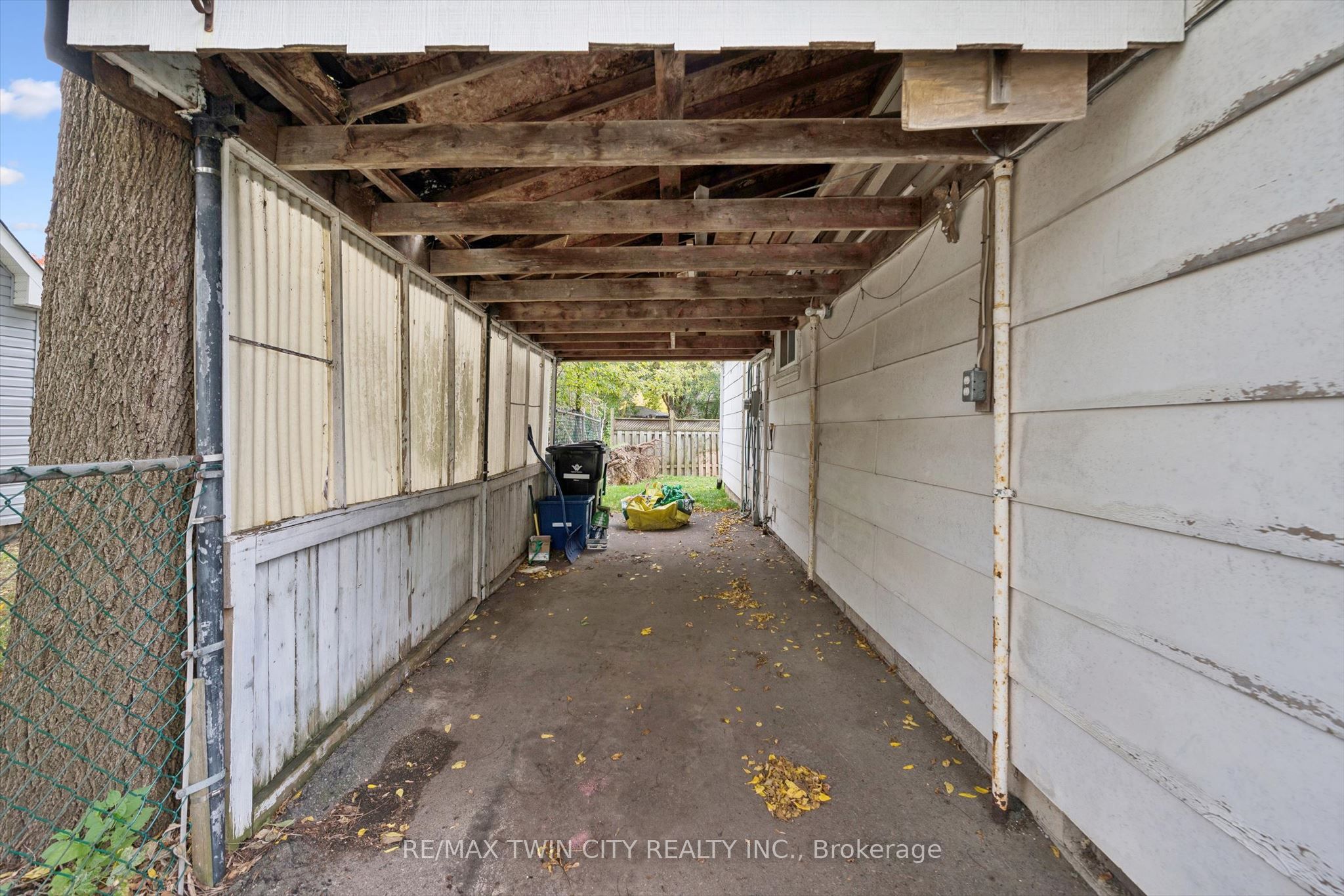 127 Spadina Road E Property Photo 26