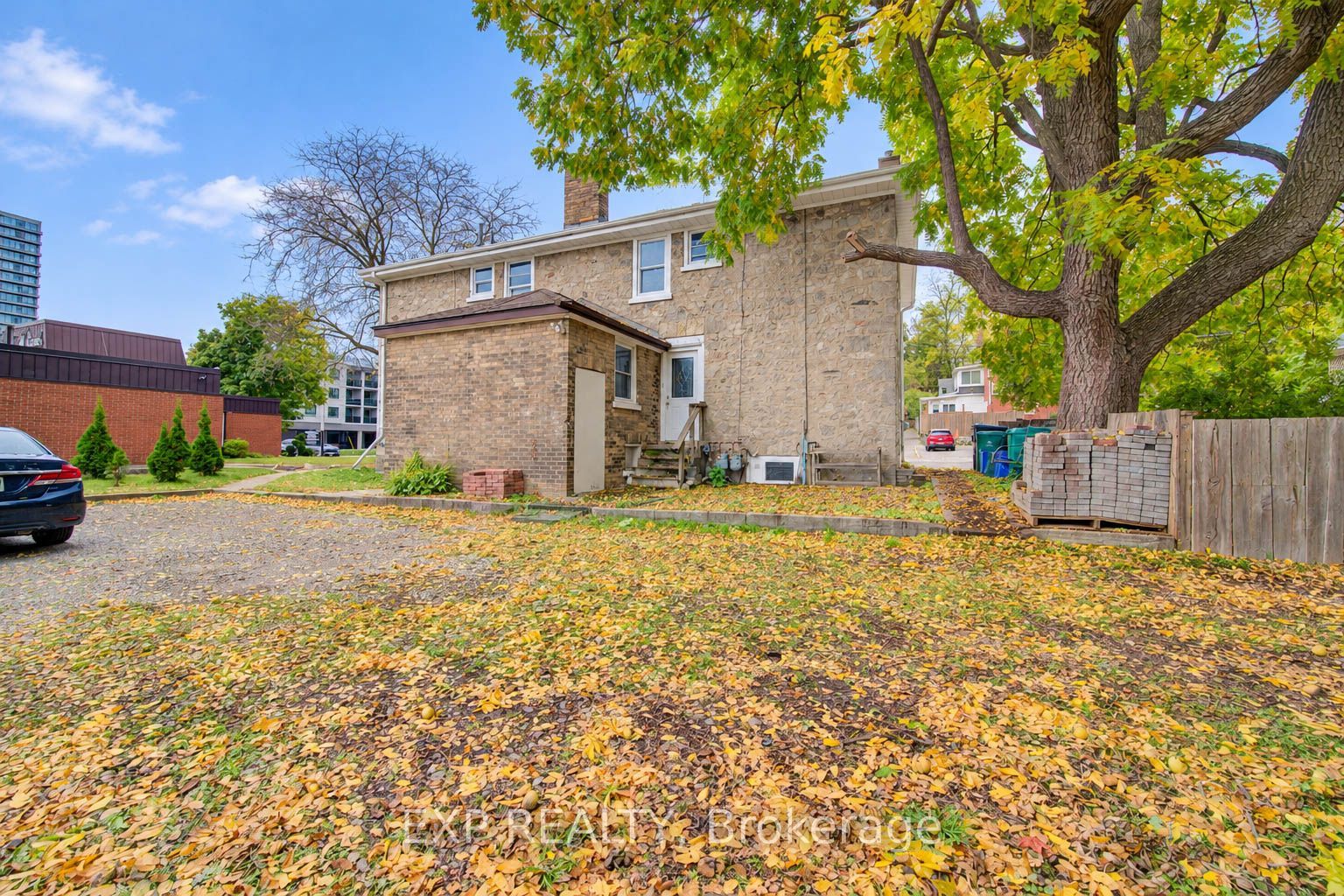 5 George Street S Property Photo 33