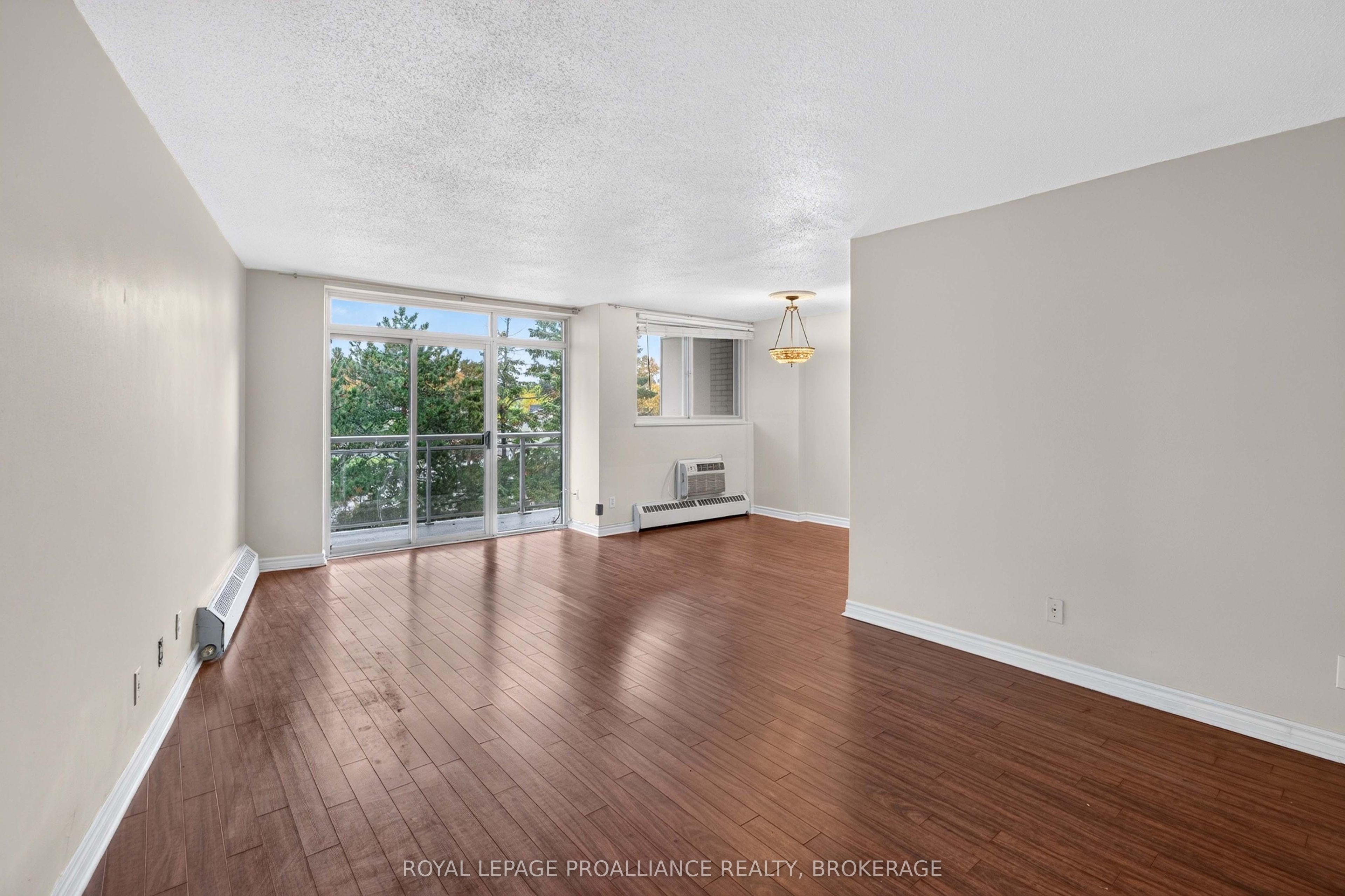 1 Mowat Avenue 403 Property Photo 13