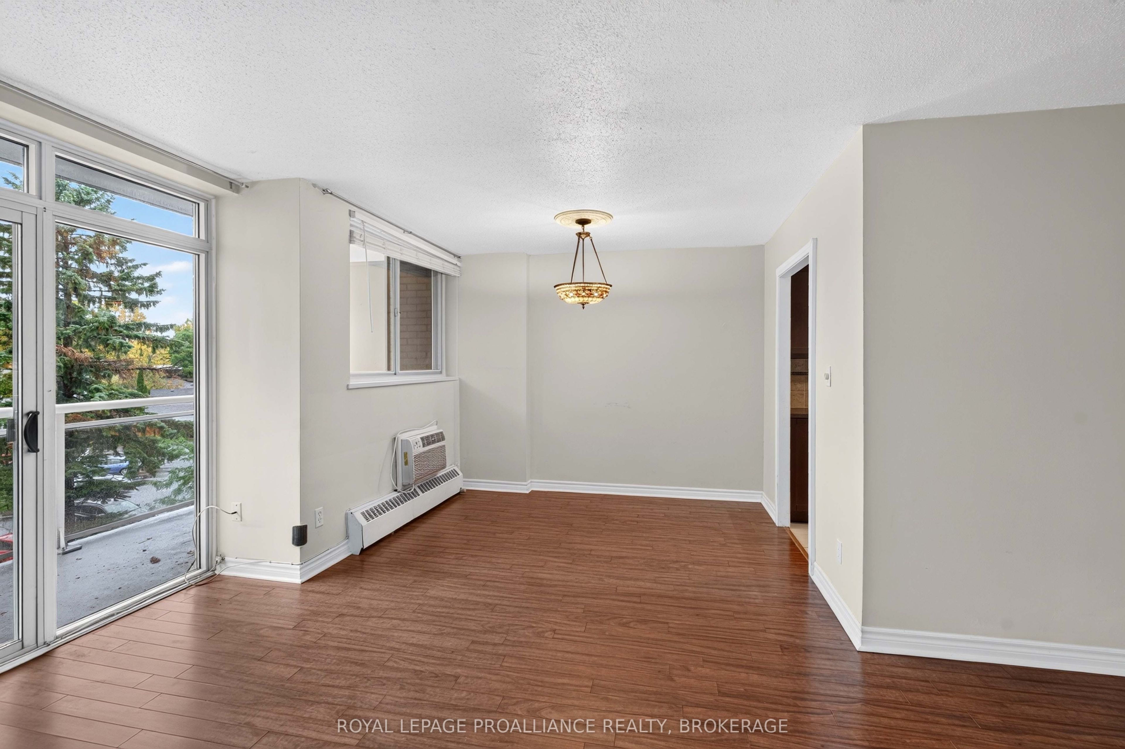 1 Mowat Avenue 403 Property Photo 14