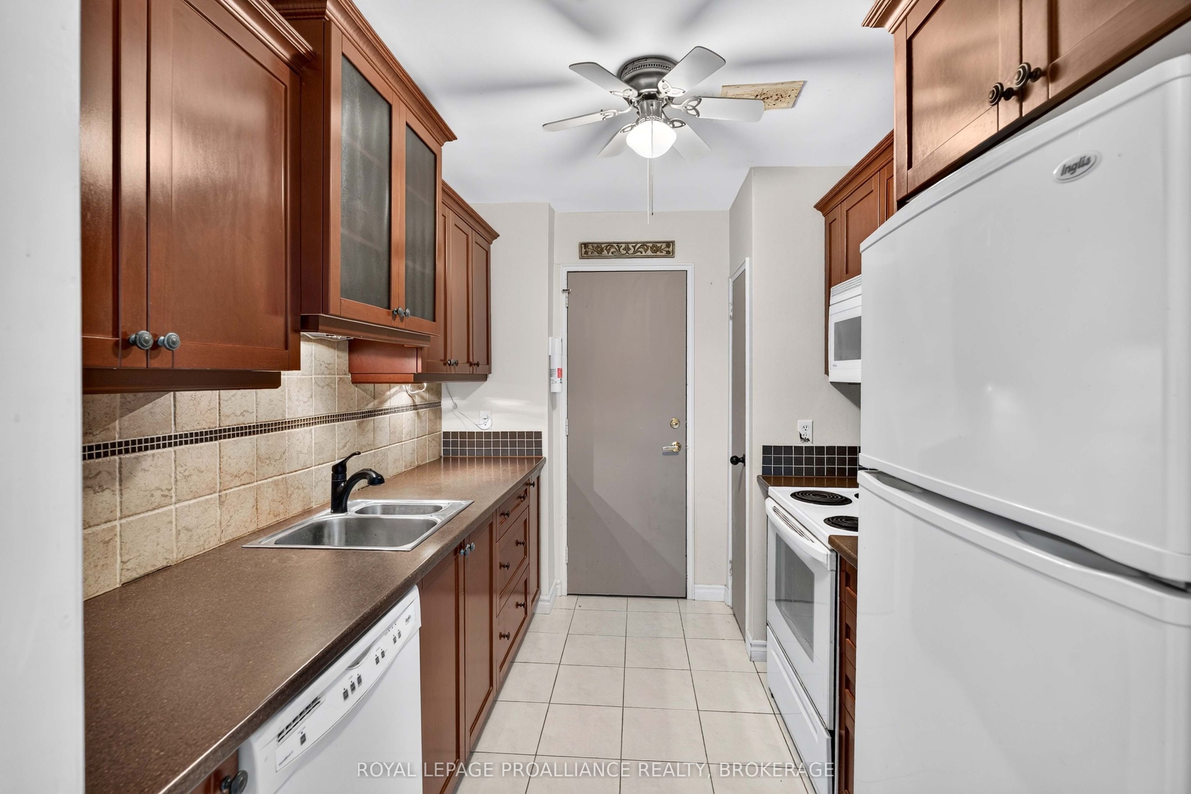 1 Mowat Avenue 403 Property Photo 17