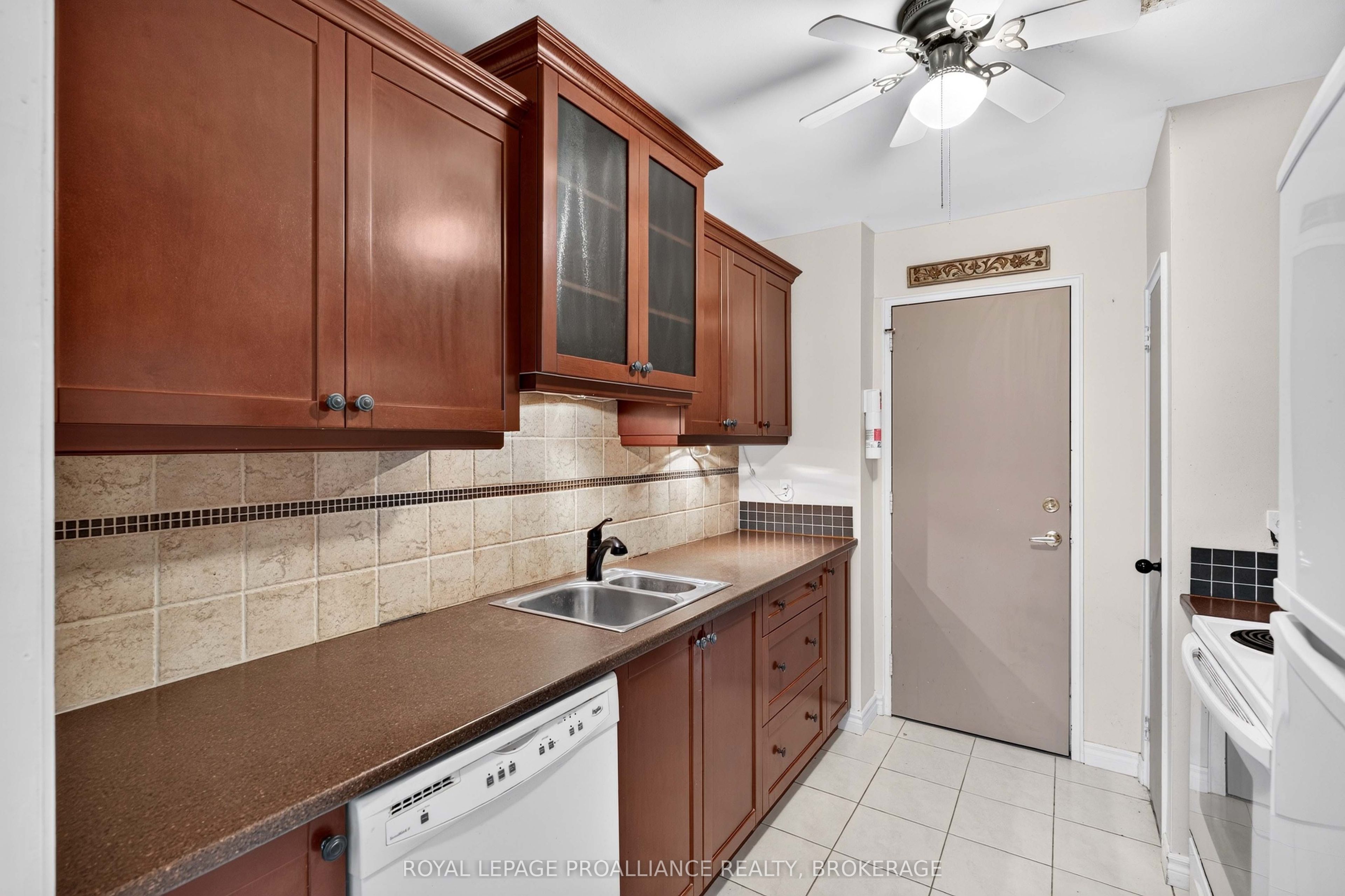 1 Mowat Avenue 403 Property Photo 18