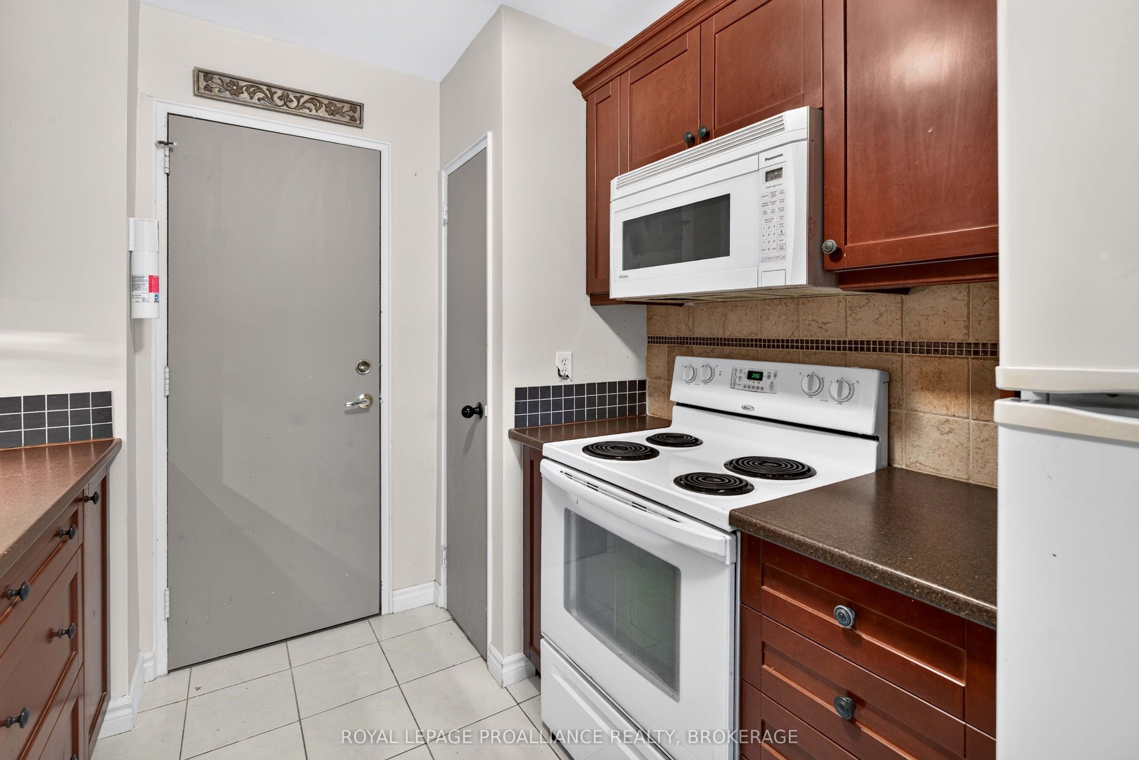 1 Mowat Avenue 403 Property Photo 19
