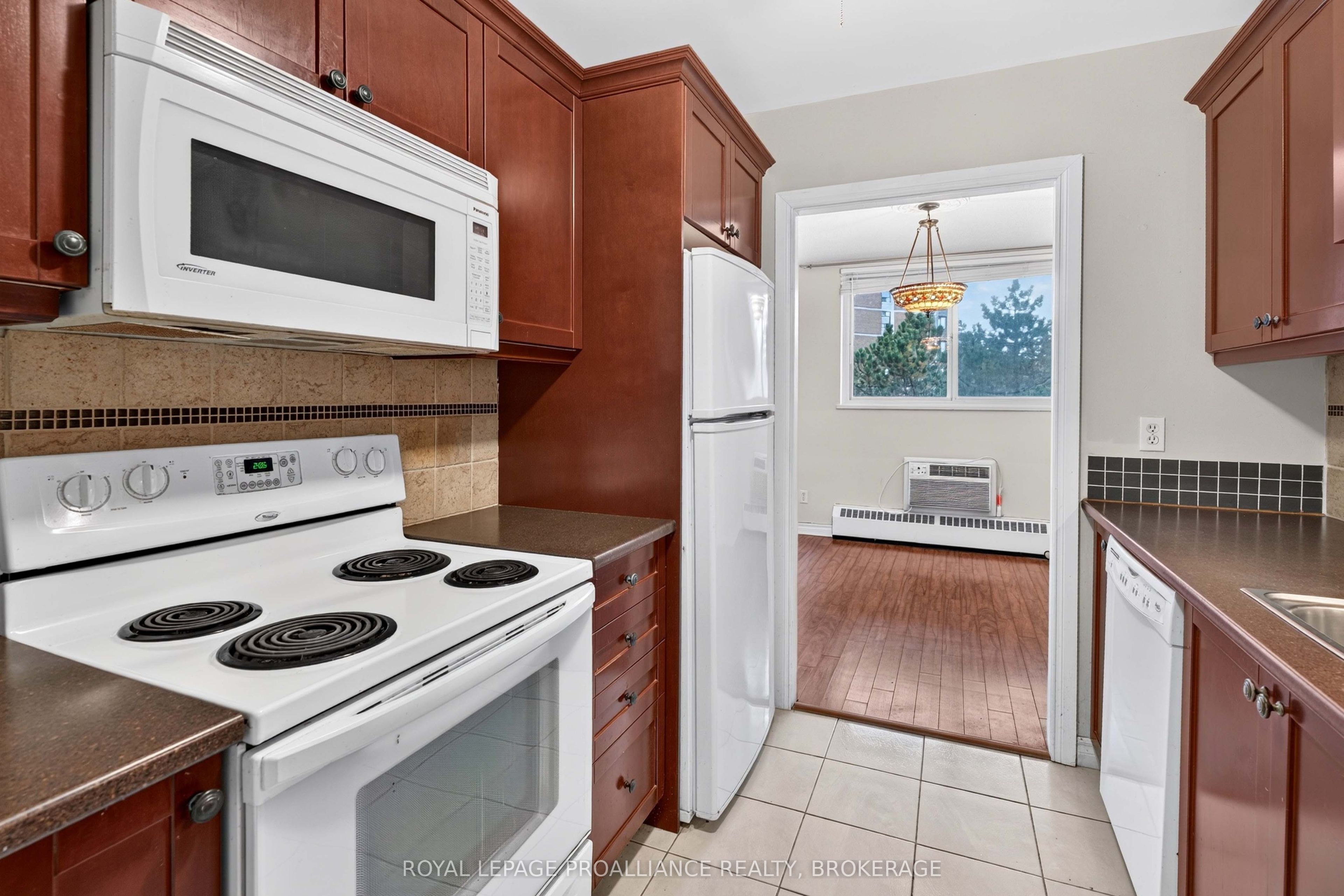 1 Mowat Avenue 403 Property Photo 20