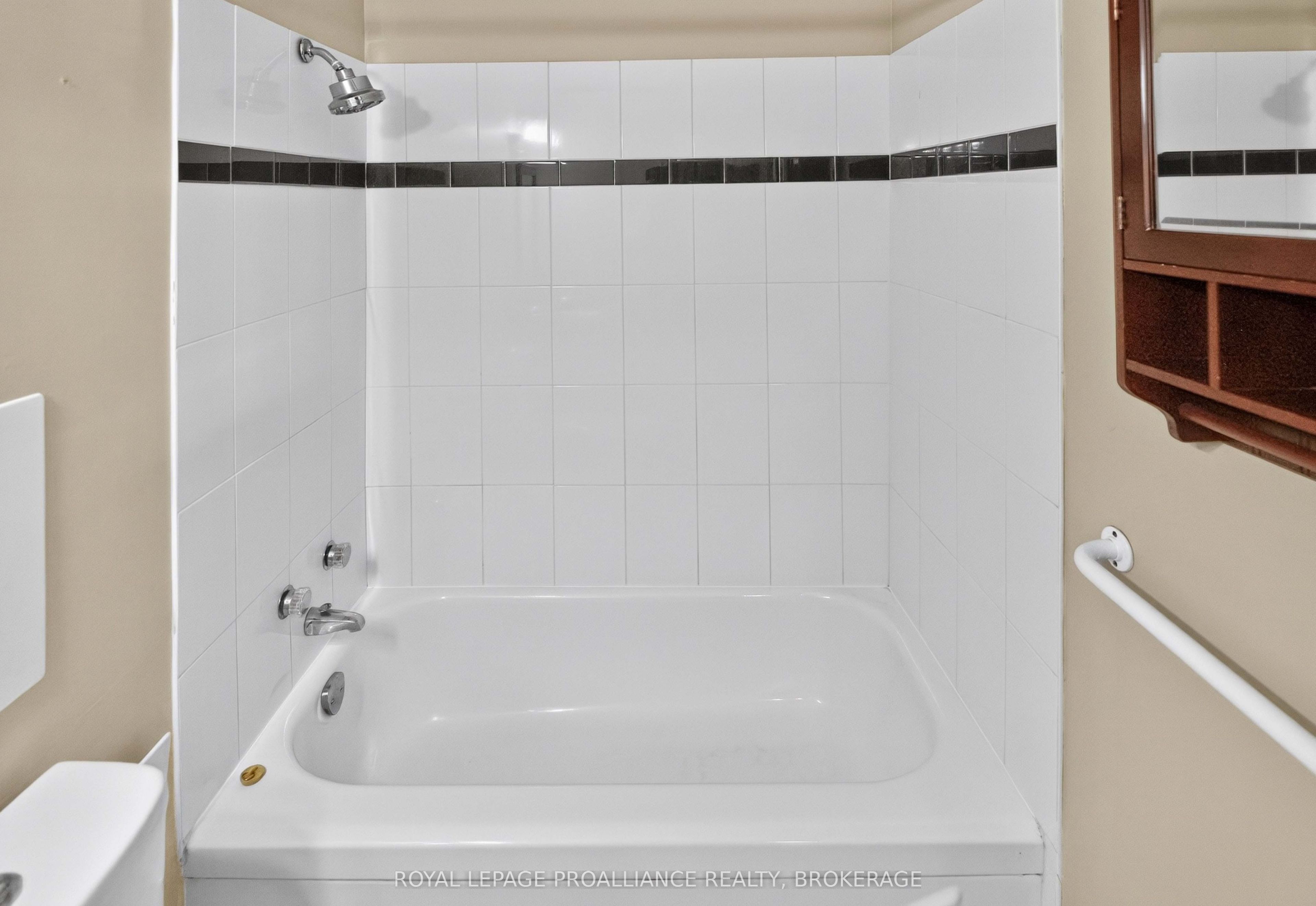 1 Mowat Avenue 403 Property Photo 27