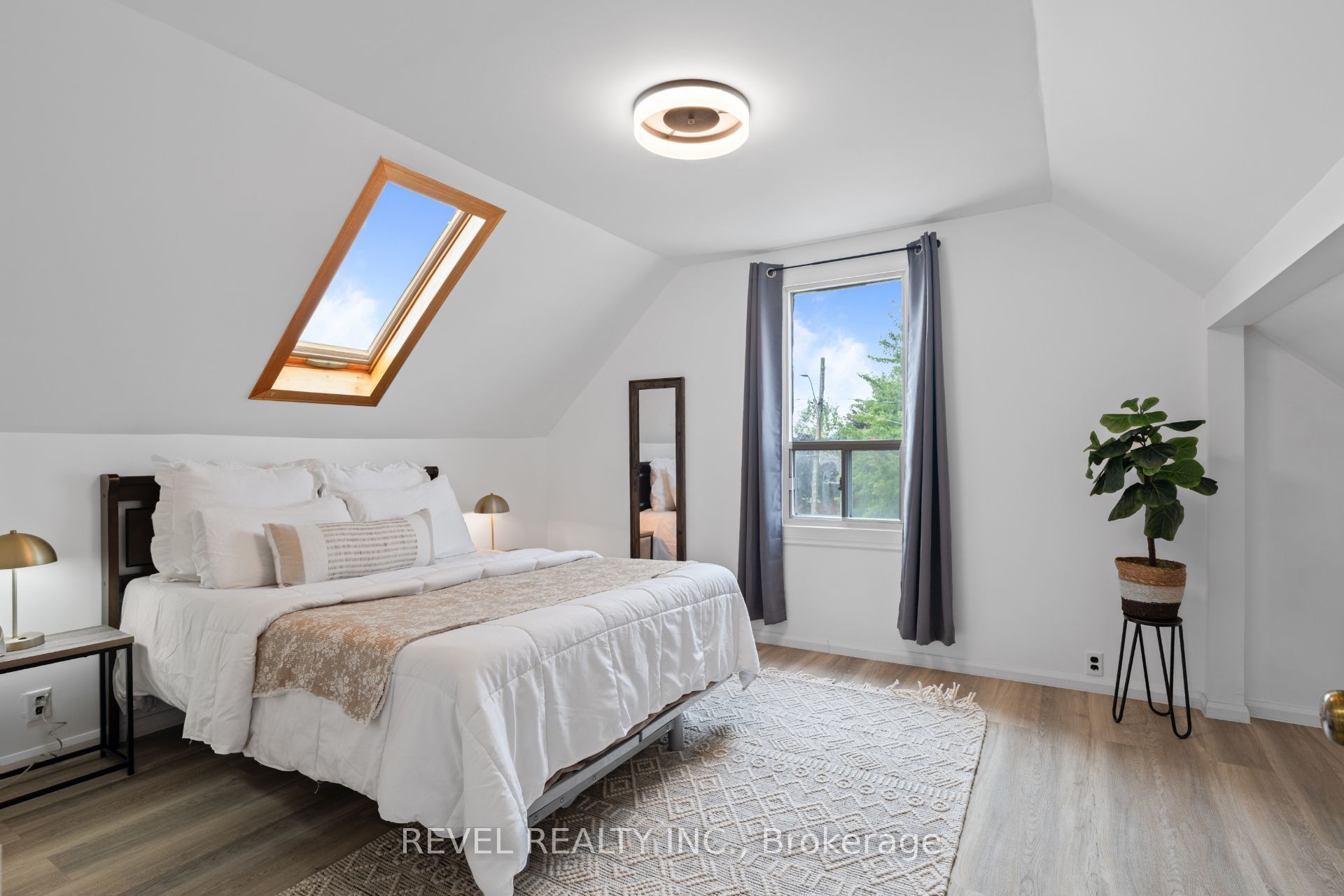 3 1/2 Dundonald Street Property Photo 19