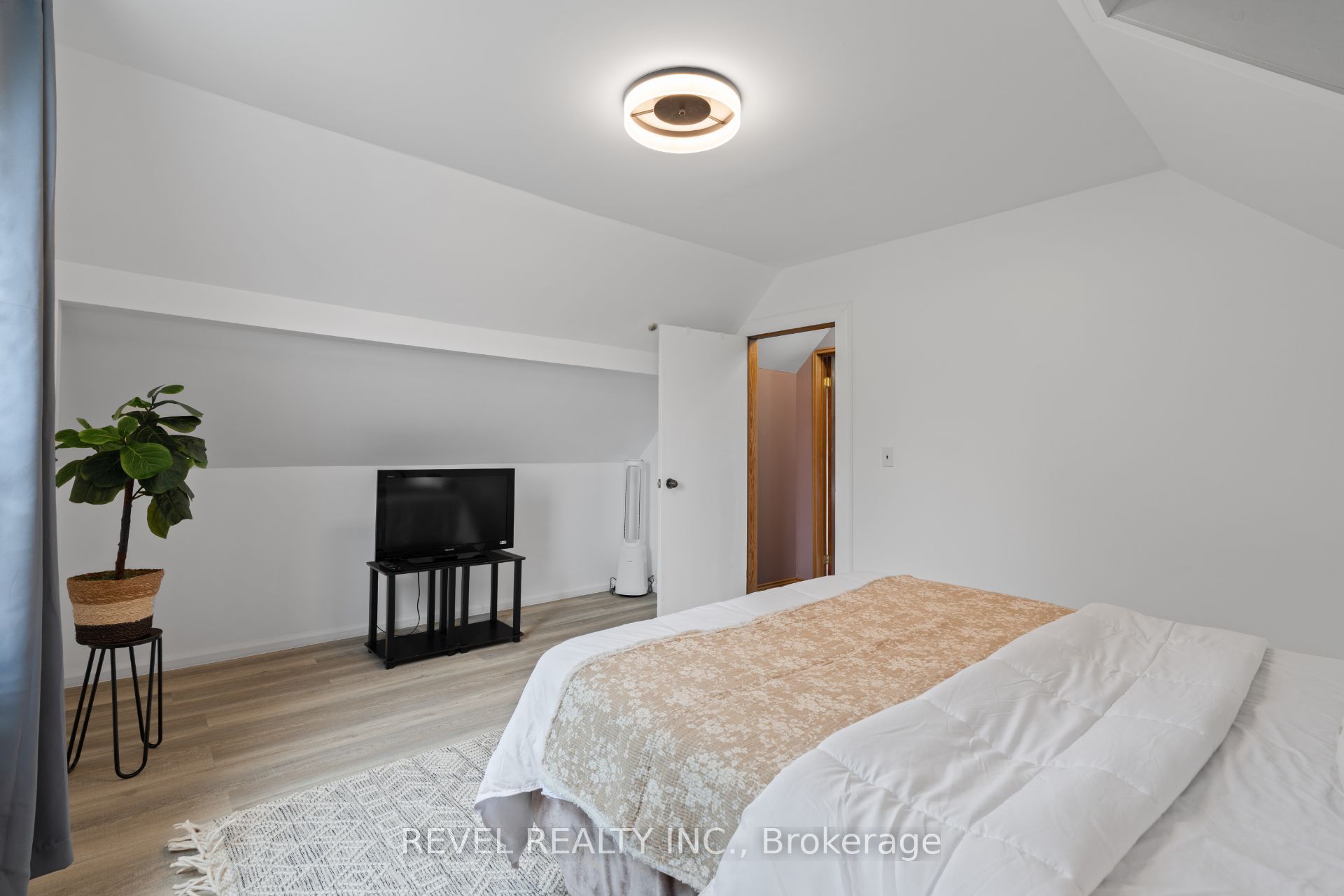 3 1/2 Dundonald Street Property Photo 20