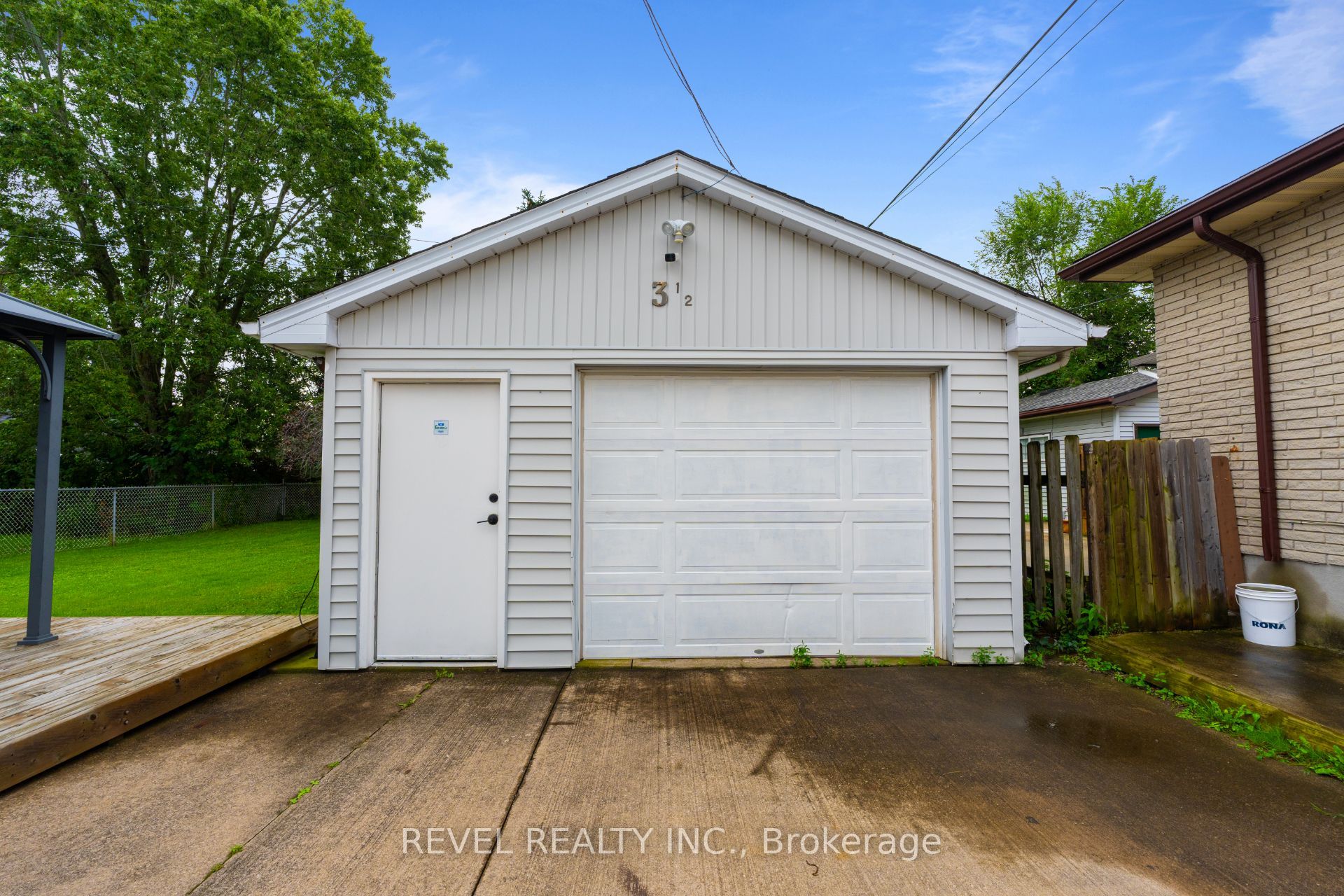 3 1/2 Dundonald Street Property Photo 31