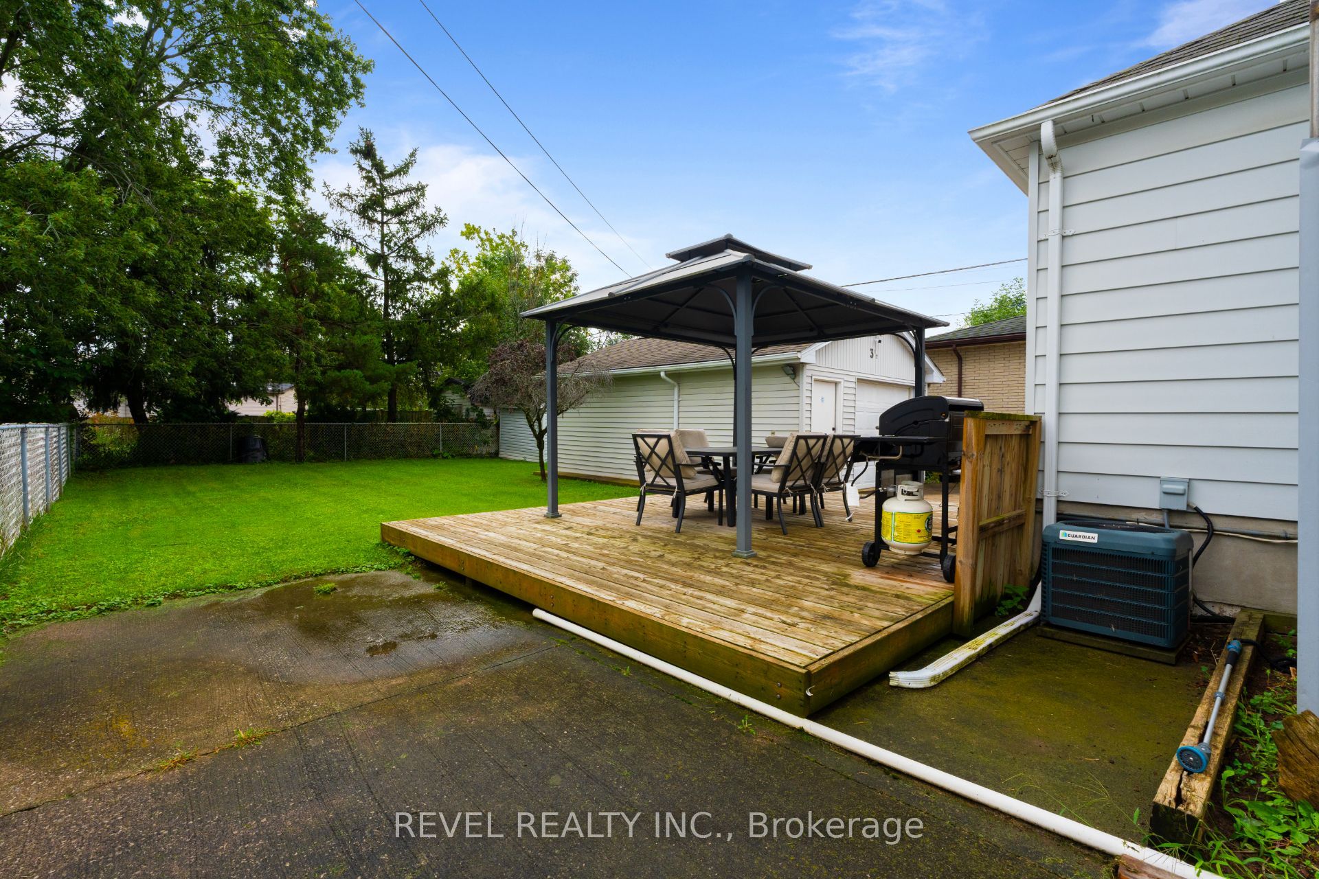 3 1/2 Dundonald Street Property Photo 33
