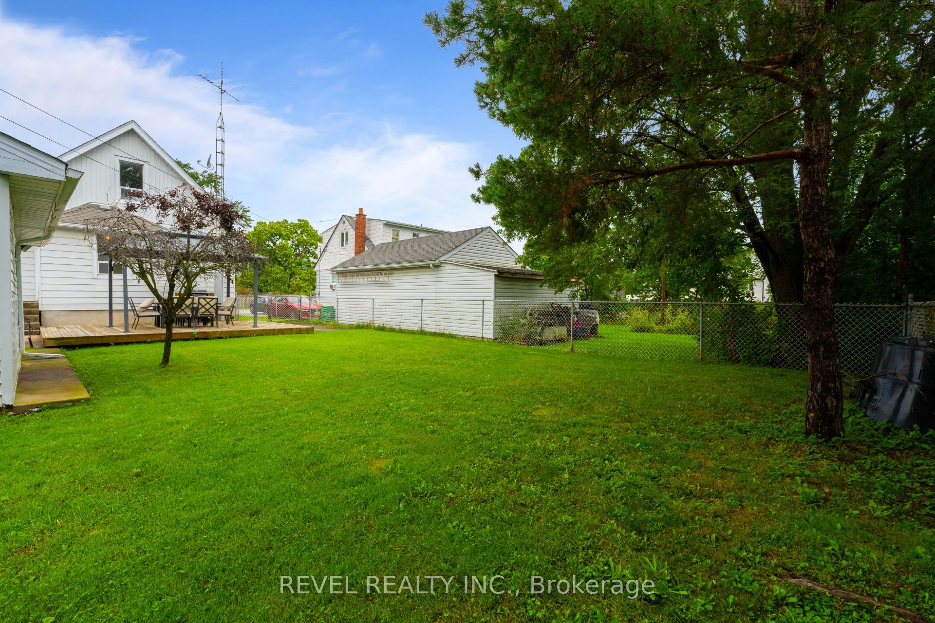 3 1/2 Dundonald Street Property Photo 38