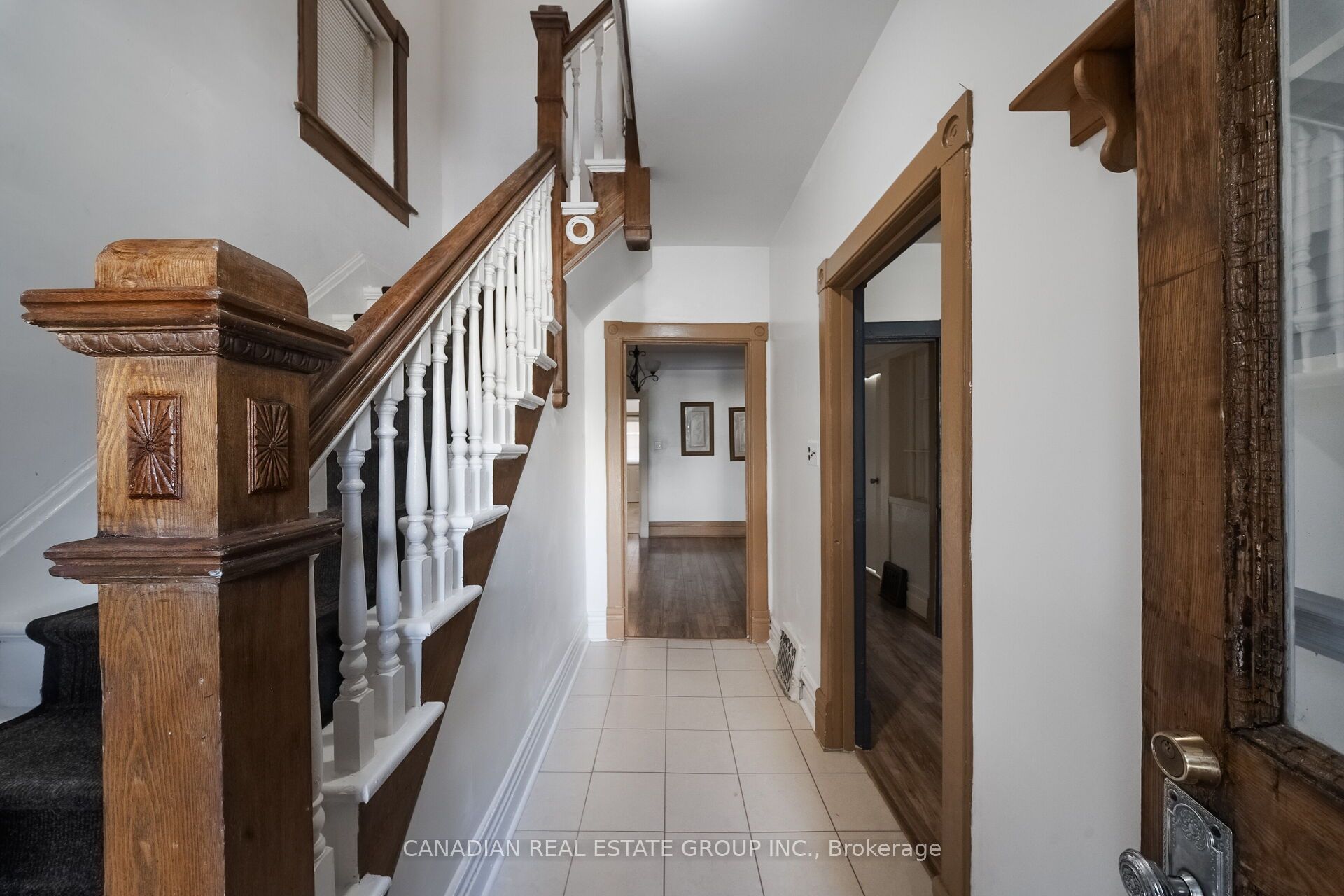 17 Oak Street Property Photo 6