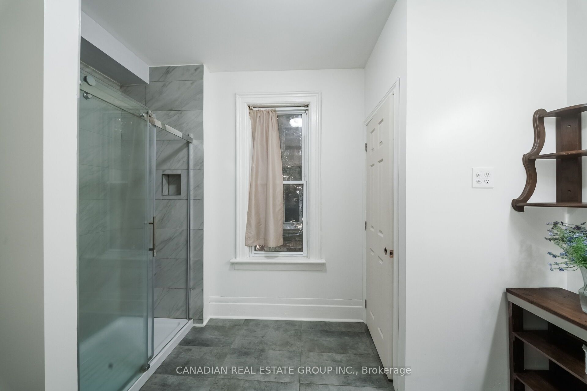 17 Oak Street Property Photo 14