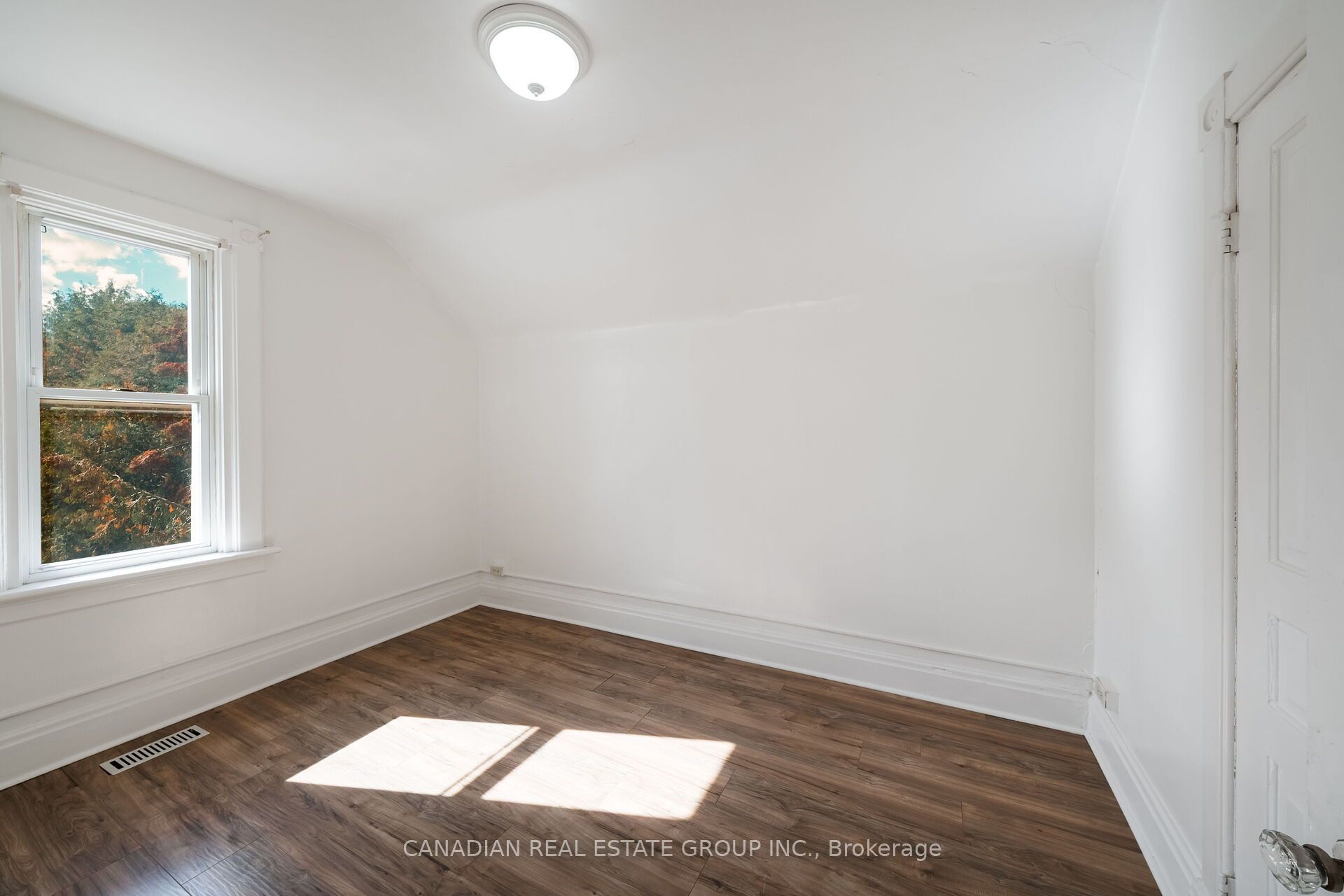17 Oak Street Property Photo 27