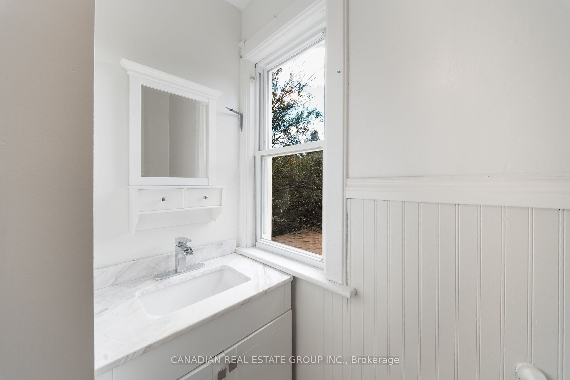 17 Oak Street Property Photo 28