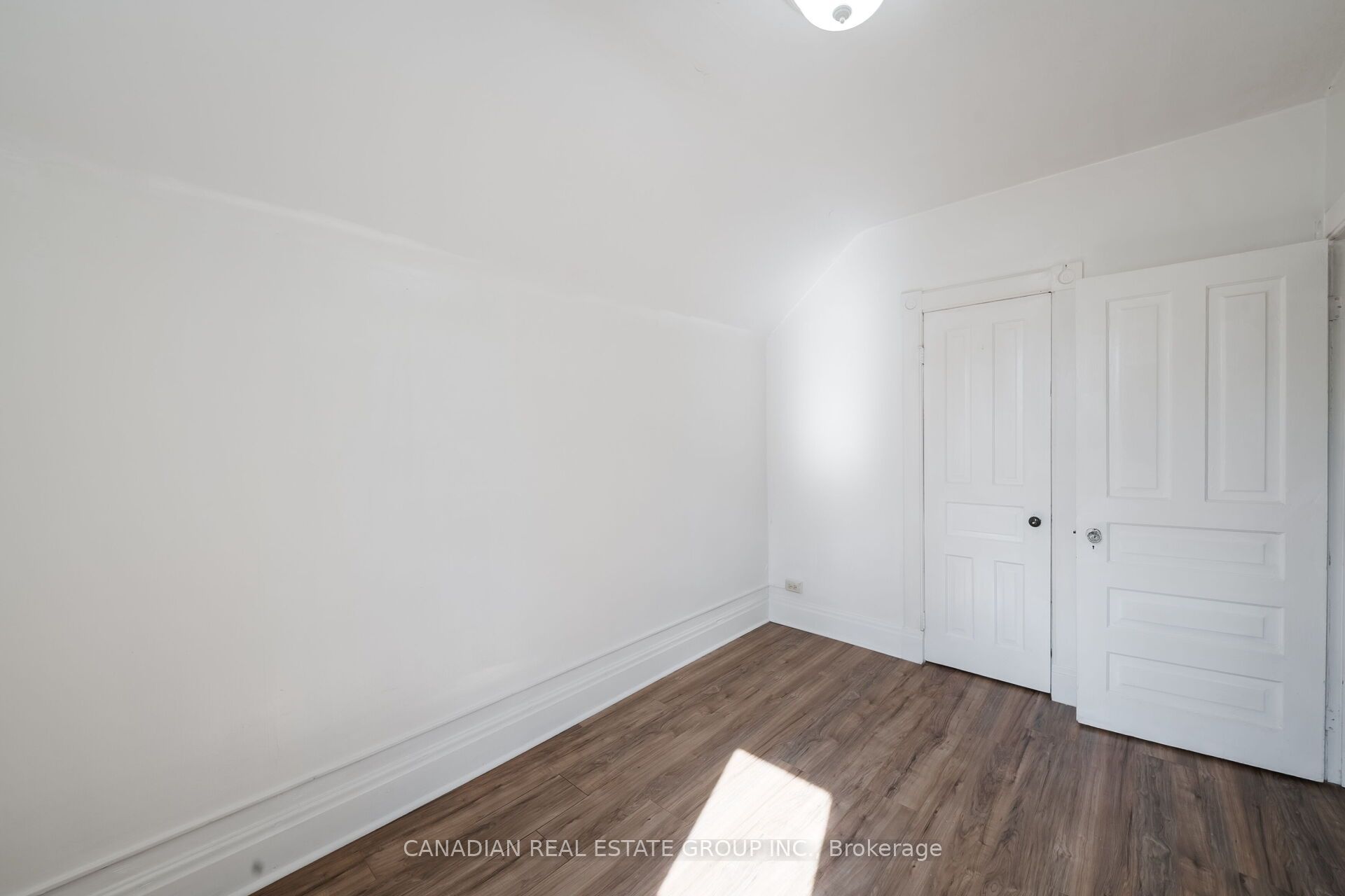 17 Oak Street Property Photo 31