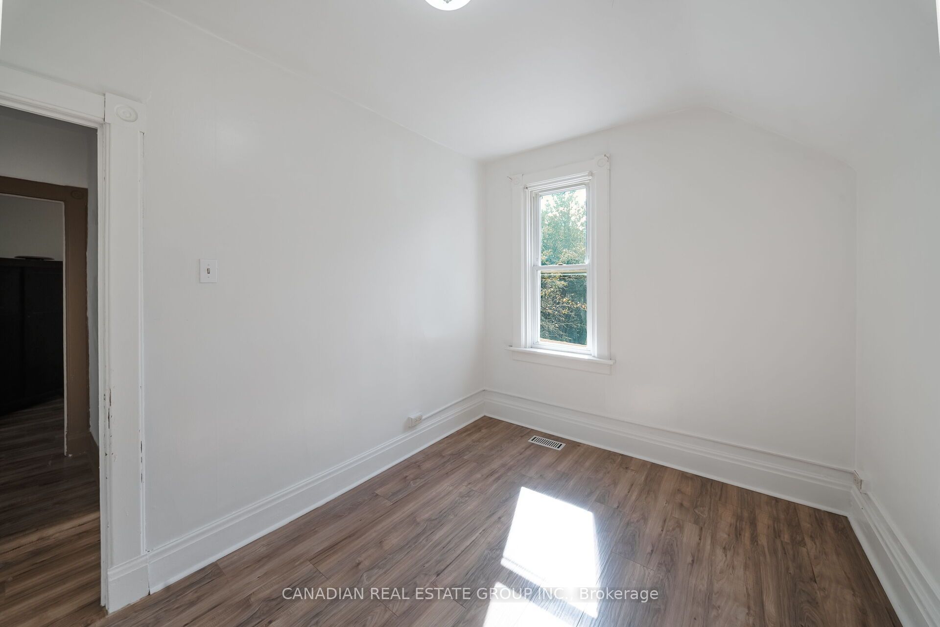 17 Oak Street Property Photo 32