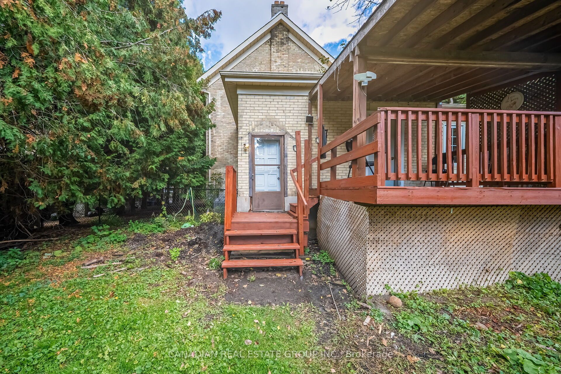 17 Oak Street Property Photo 43