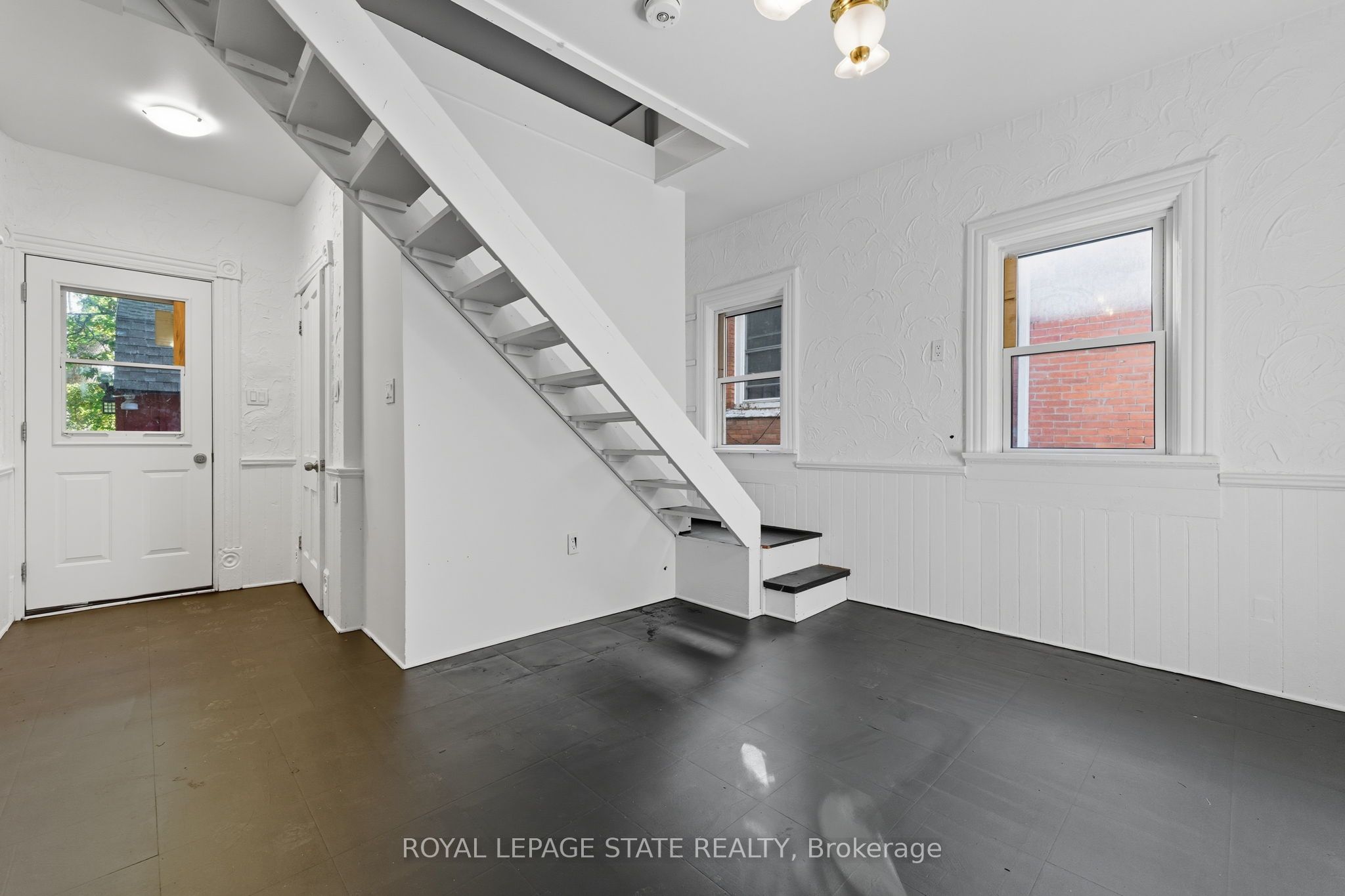 8 Tasker Street Property Photo 27