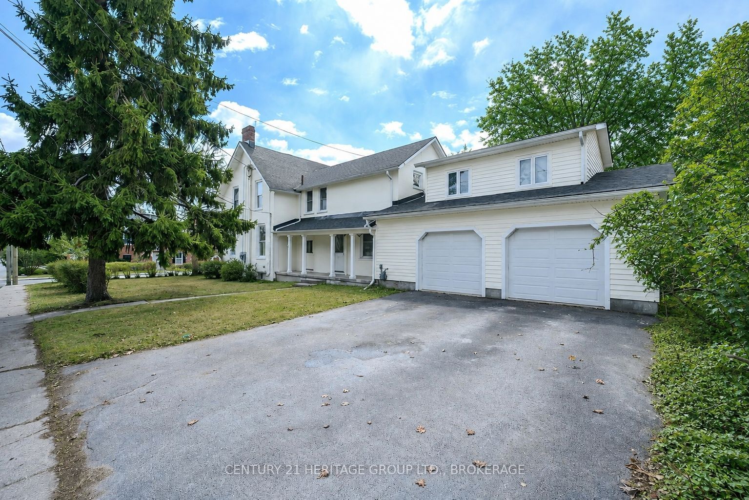 201 Bridge Street W Property Photo 4