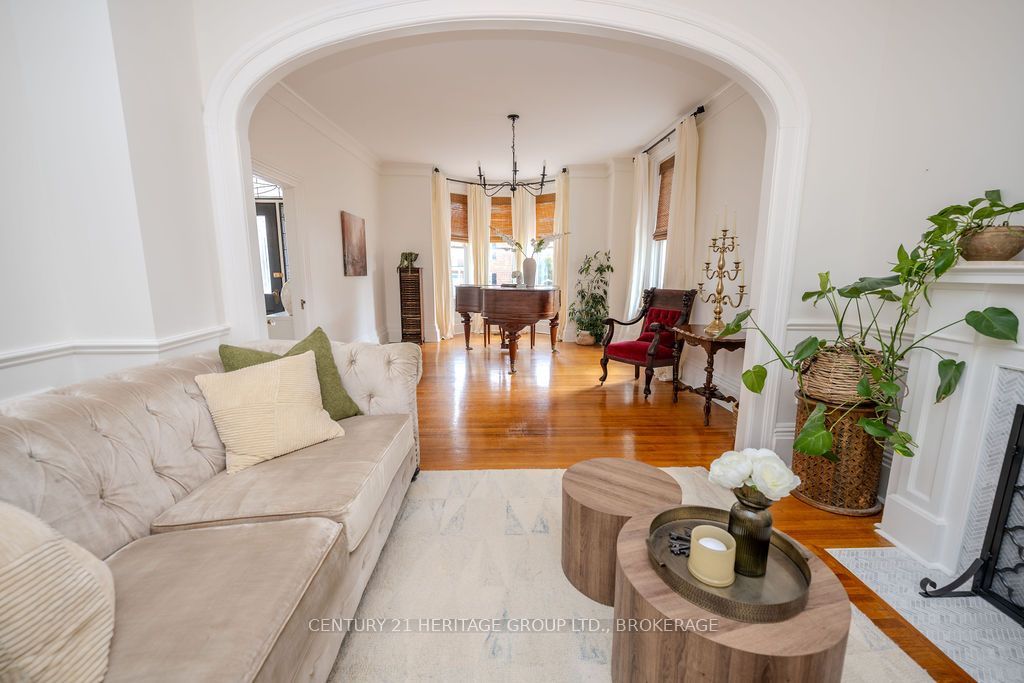 201 Bridge Street W Property Photo 9