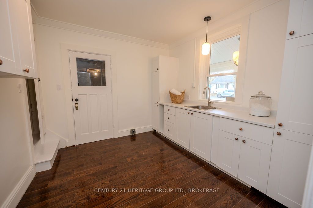 201 Bridge Street W Property Photo 25