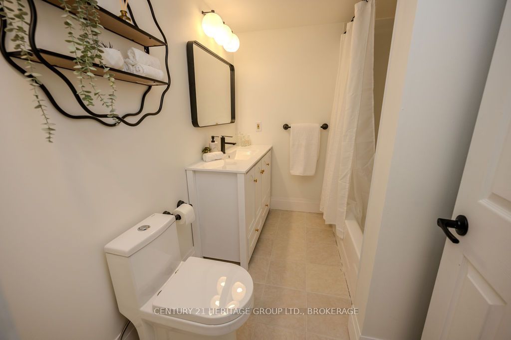 201 Bridge Street W Property Photo 26