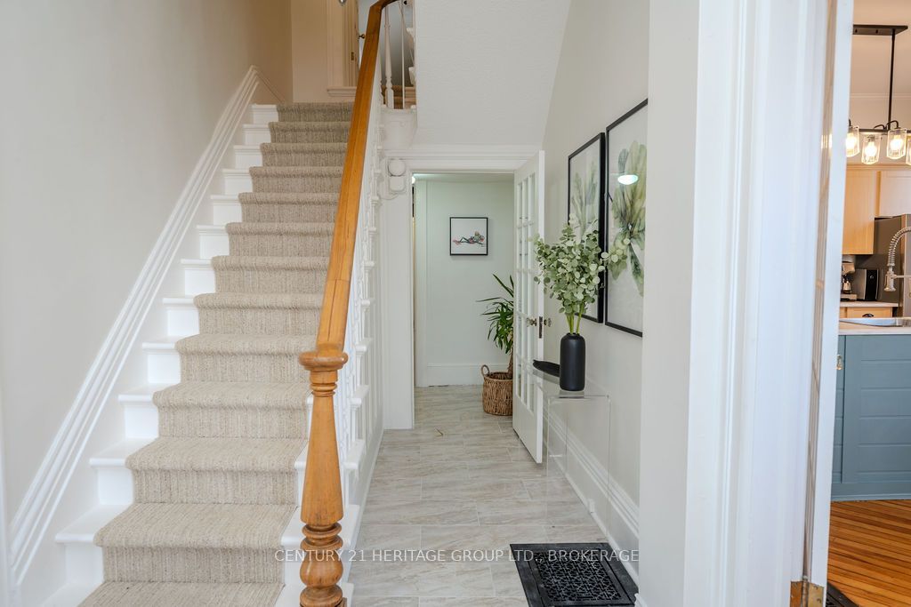 201 Bridge Street W Property Photo 28