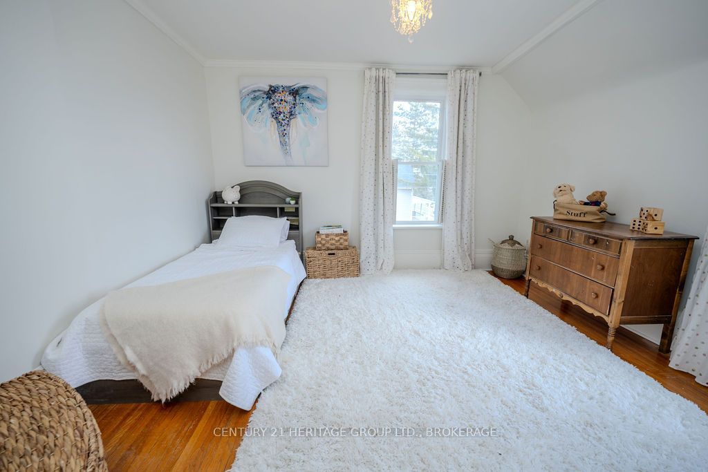 201 Bridge Street W Property Photo 32