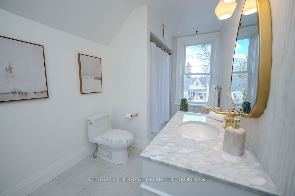 201 Bridge Street W Property Photo 36