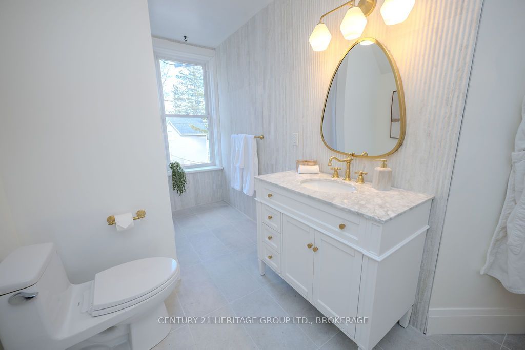 201 Bridge Street W Property Photo 37