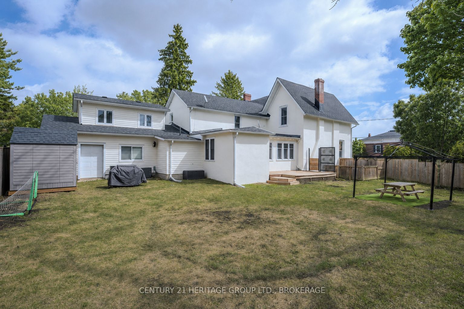 201 Bridge Street W Property Photo 45