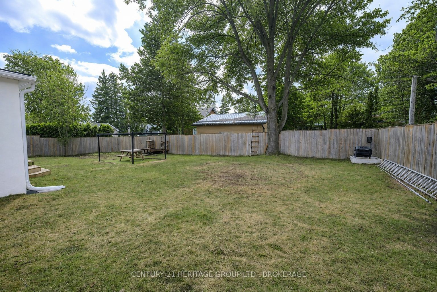 201 Bridge Street W Property Photo 48
