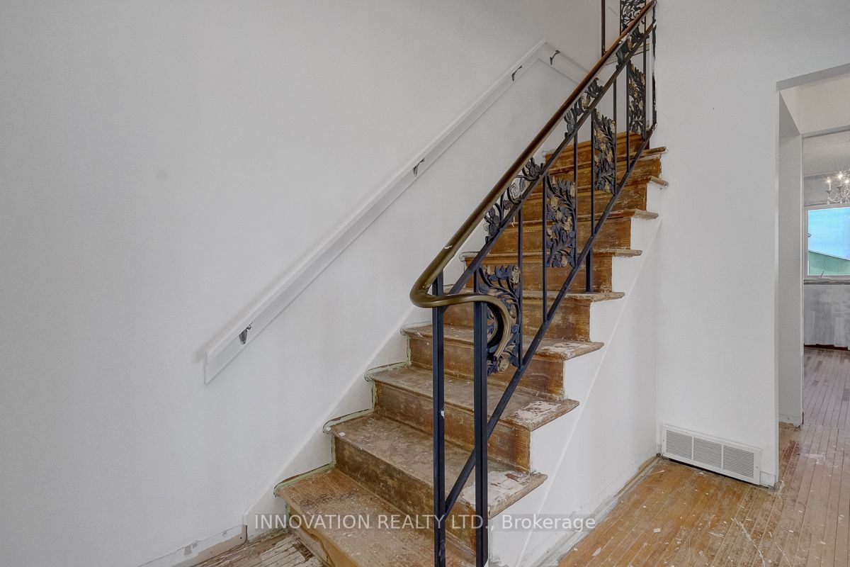 456 Gladstone Street Property Photo 3