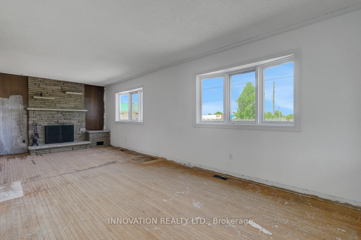456 Gladstone Street Property Photo 4