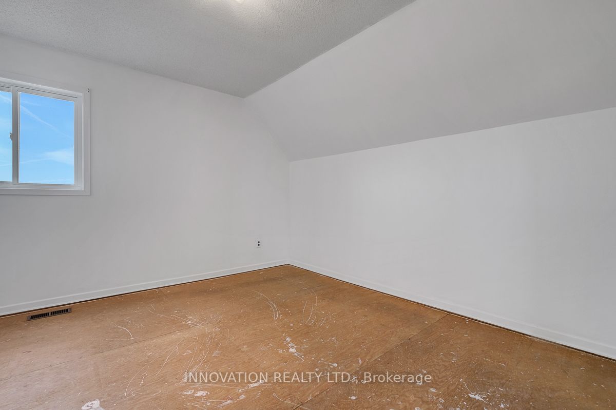 456 Gladstone Street Property Photo 27